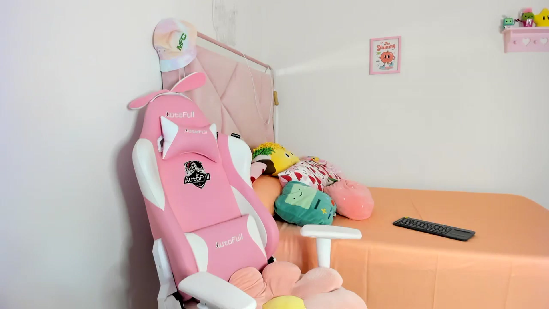 Gallery image thumbnail from Cherrycute666's myfreecams stream on, 07/11/2024, 05:24 image 6 of 20