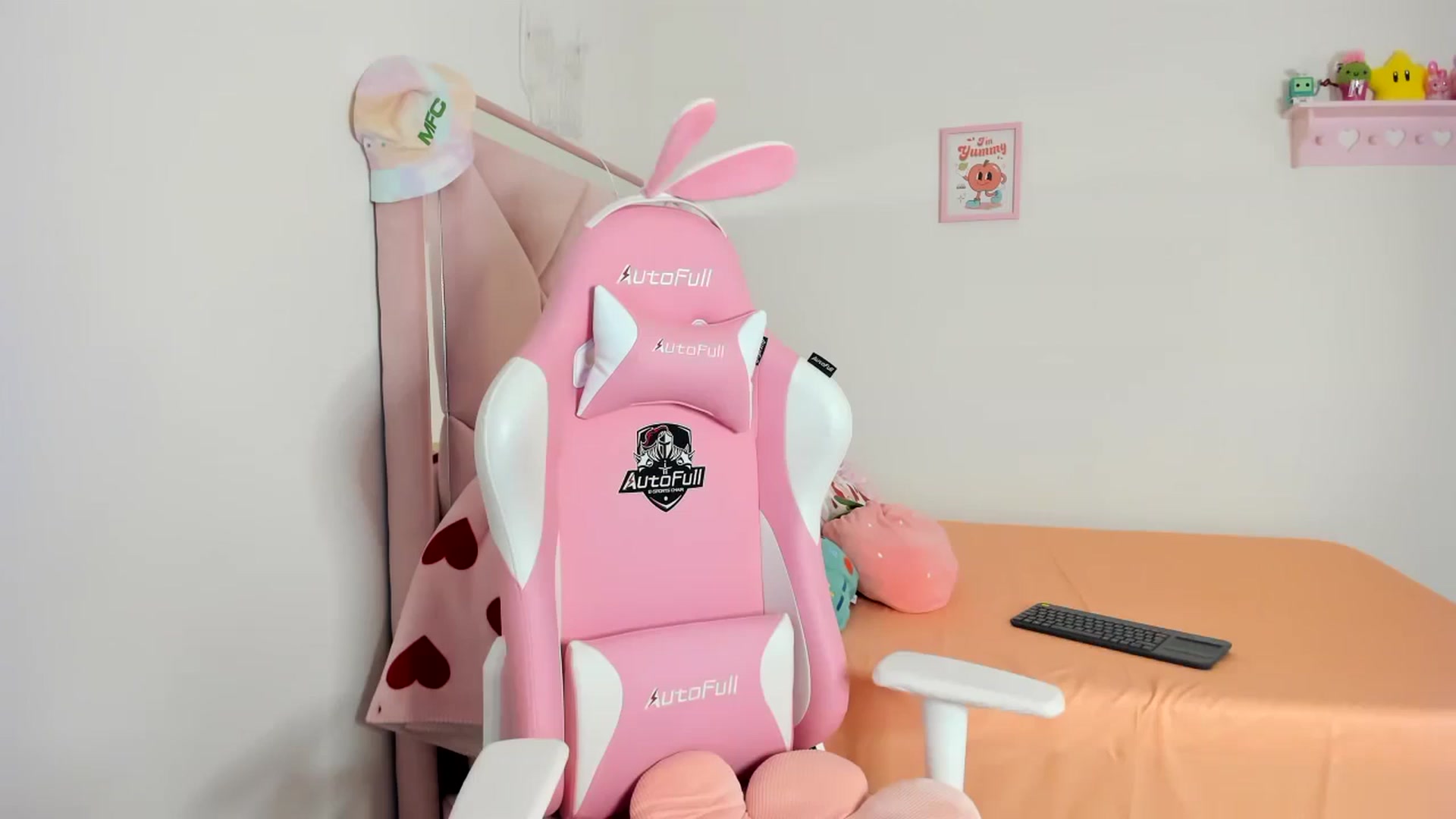 Gallery image thumbnail from Cherrycute666's myfreecams stream on, 07/11/2024, 06:23 image 3 of 20