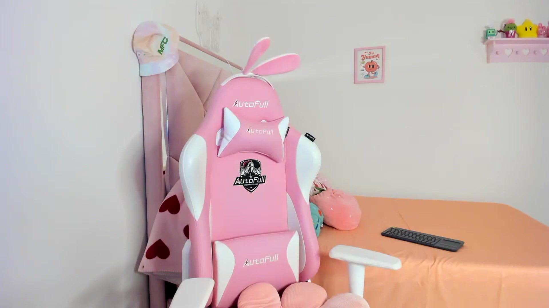 Gallery image thumbnail from Cherrycute666's myfreecams stream on, 07/11/2024, 06:23 image 2 of 20