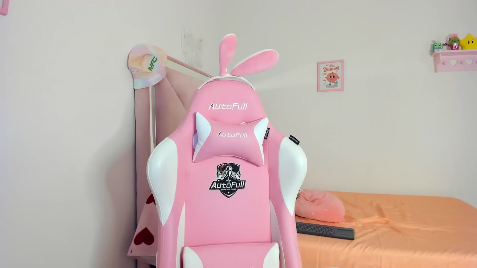 Gallery image thumbnail from Cherrycute666's myfreecams stream on, 07/11/2024, 09:30 image 15 of 20