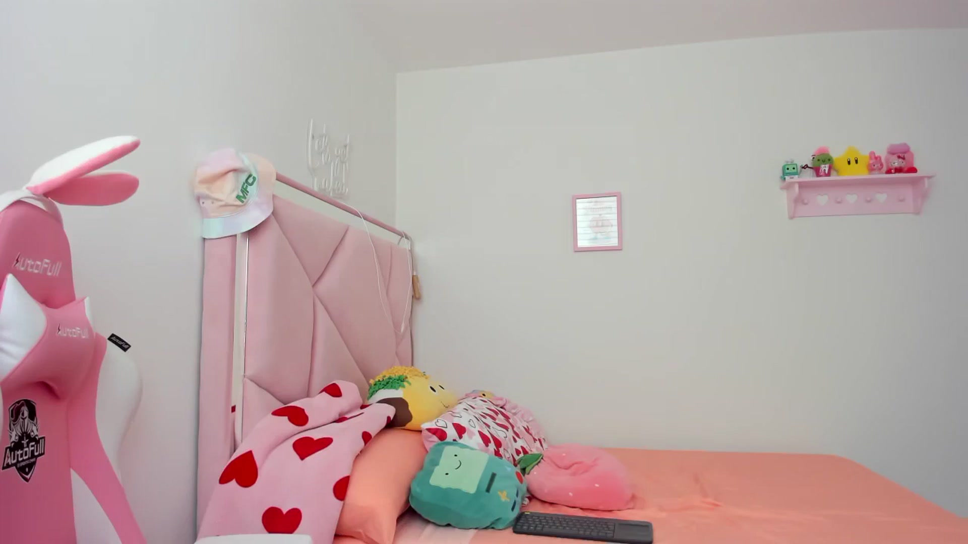 Gallery image thumbnail from Cherrycute666's myfreecams stream on, 07/11/2024, 18:51 image 2 of 20