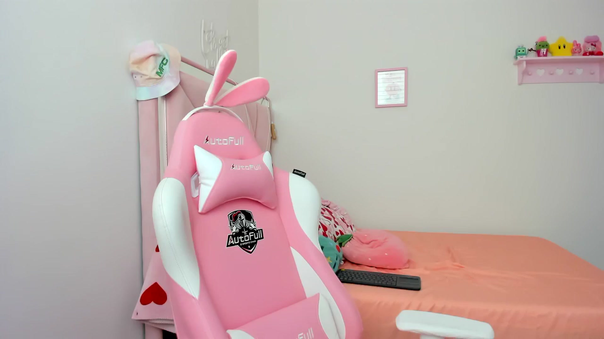 Gallery image thumbnail from Cherrycute666's myfreecams stream on, 07/11/2024, 18:51 image 15 of 20