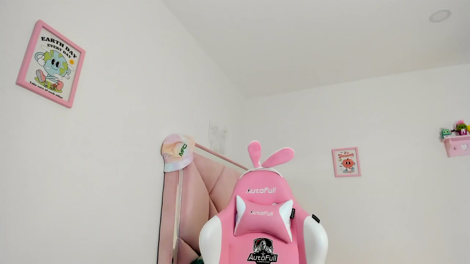 Gallery image thumbnail from Cherrycute666's myfreecams stream on, 07/12/2024, 07:39 image 15 of 20