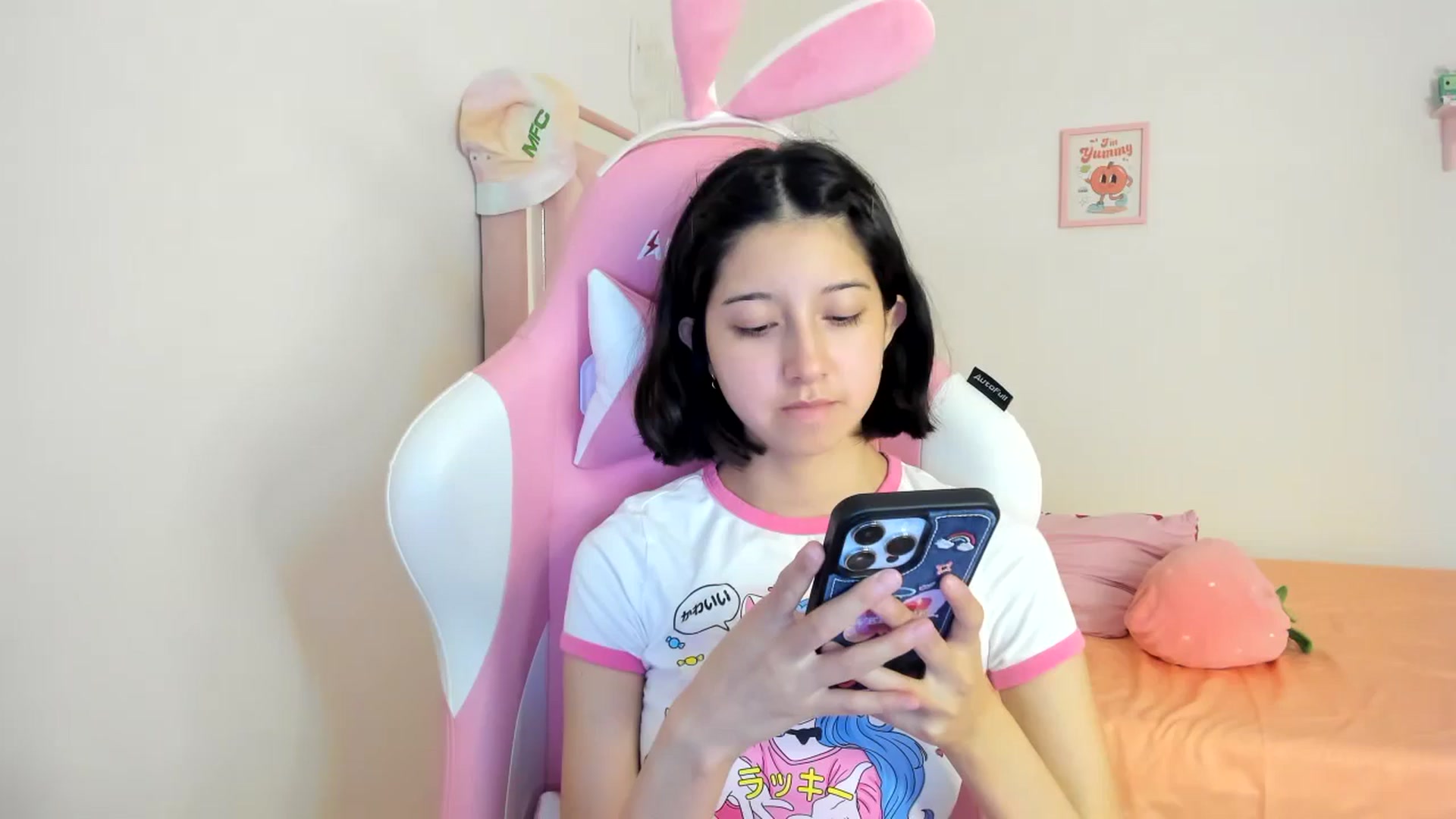 Gallery image thumbnail from Cherrycute666's myfreecams stream on, 07/12/2024, 07:39 image 1 of 20