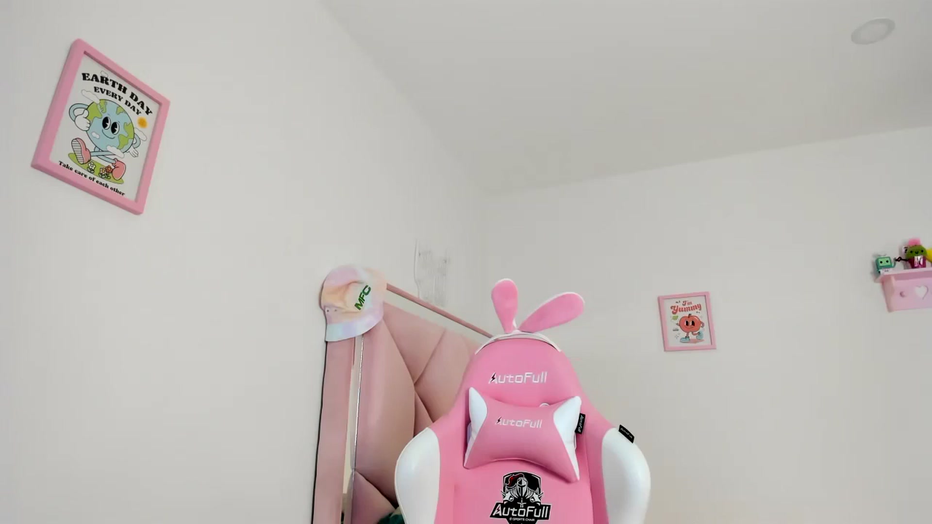 Gallery image thumbnail from Cherrycute666's myfreecams stream on, 07/12/2024, 07:39 image 13 of 20