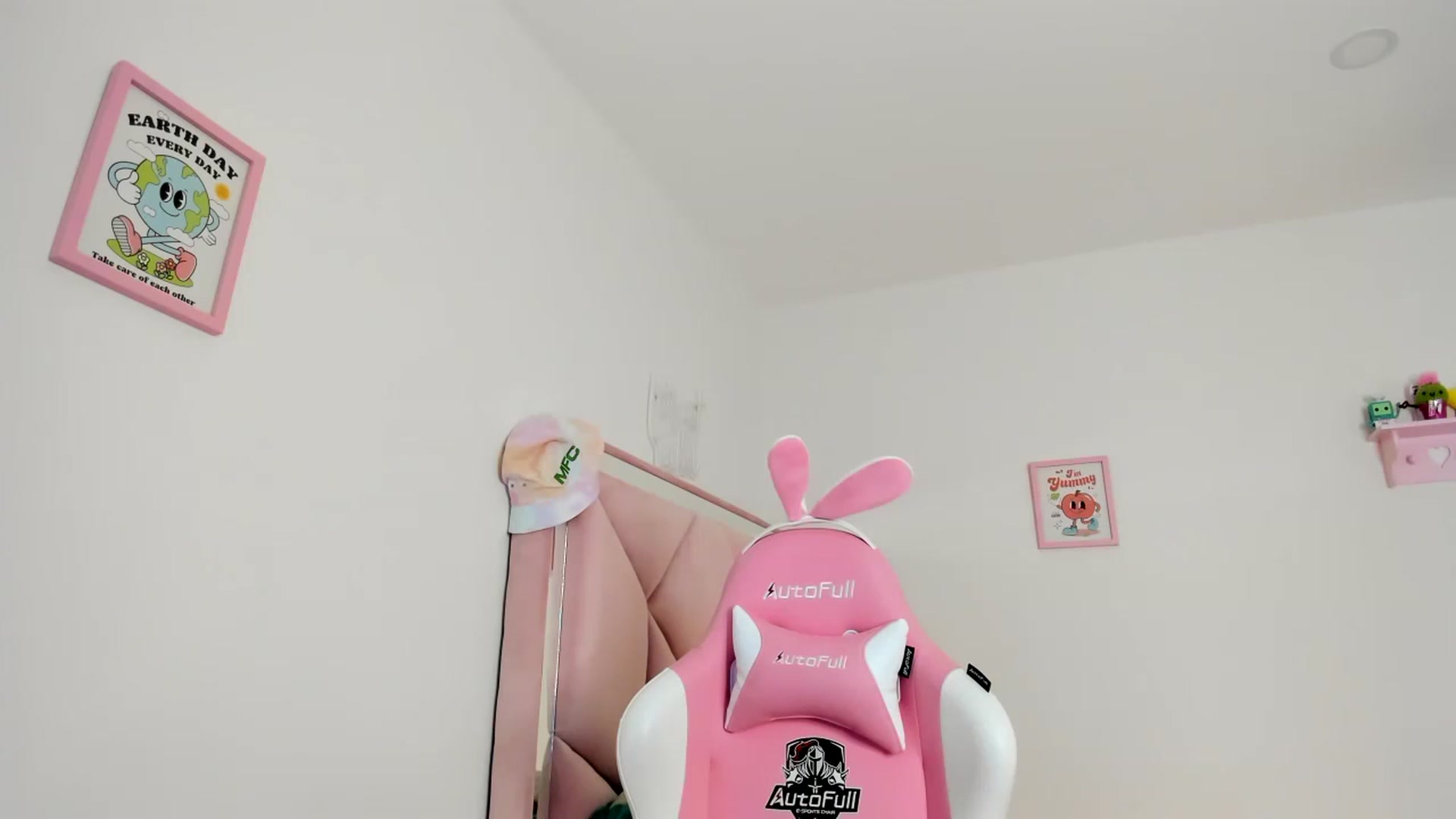 Gallery image thumbnail from Cherrycute666's myfreecams stream on, 07/12/2024, 07:39 image 12 of 20