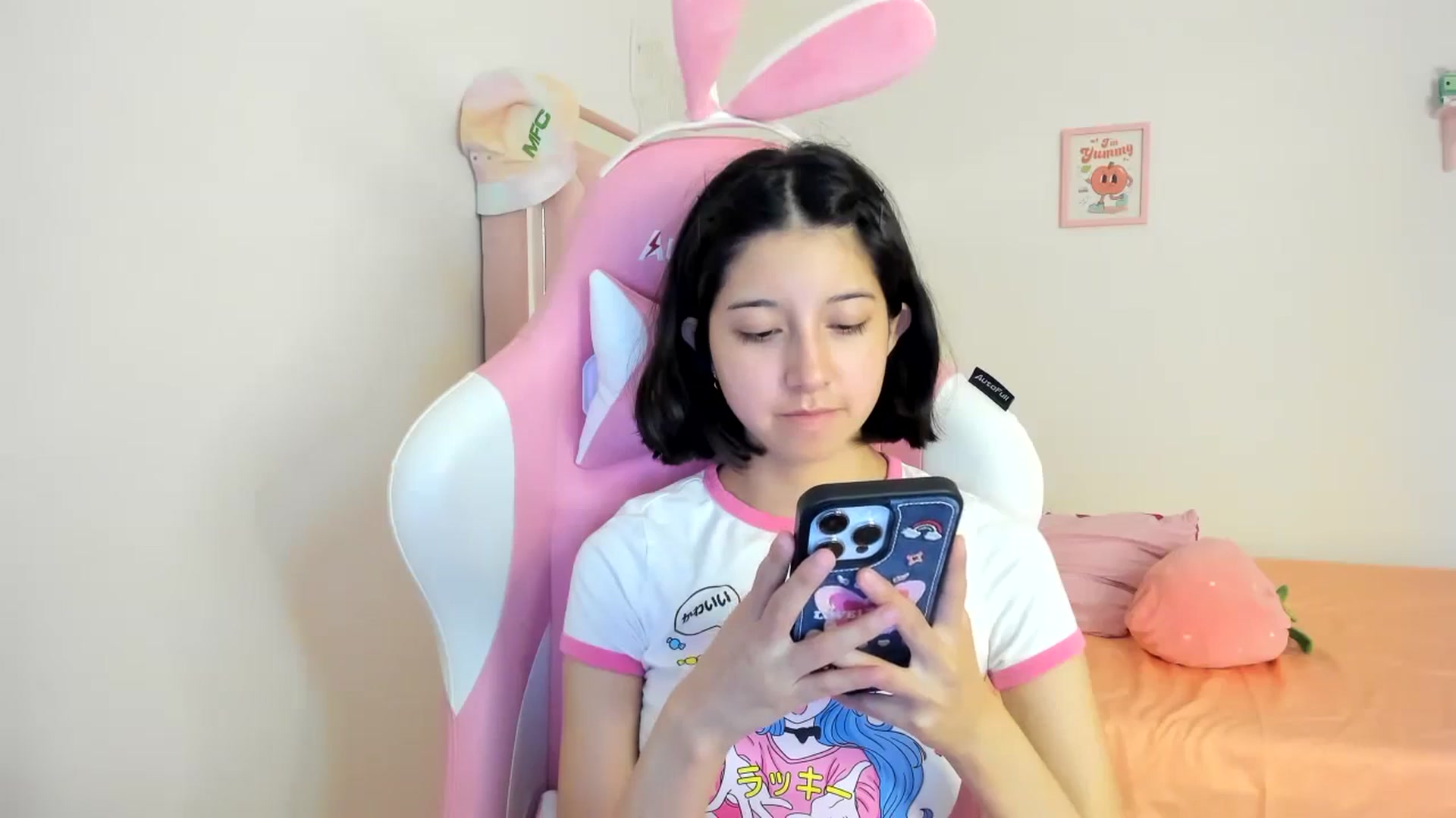 Gallery image thumbnail from Cherrycute666's myfreecams stream on, 07/12/2024, 07:39 image 2 of 20
