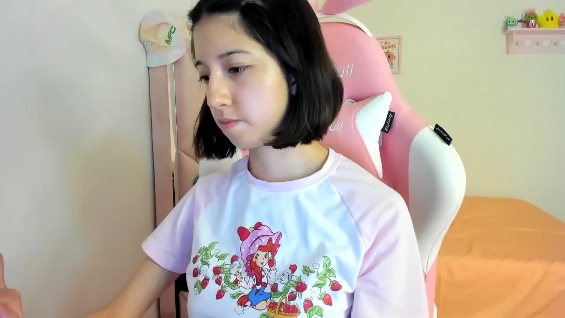 Gallery image thumbnail from Cherrycute666's myfreecams stream on, 07/12/2024, 09:04 image 18 of 20