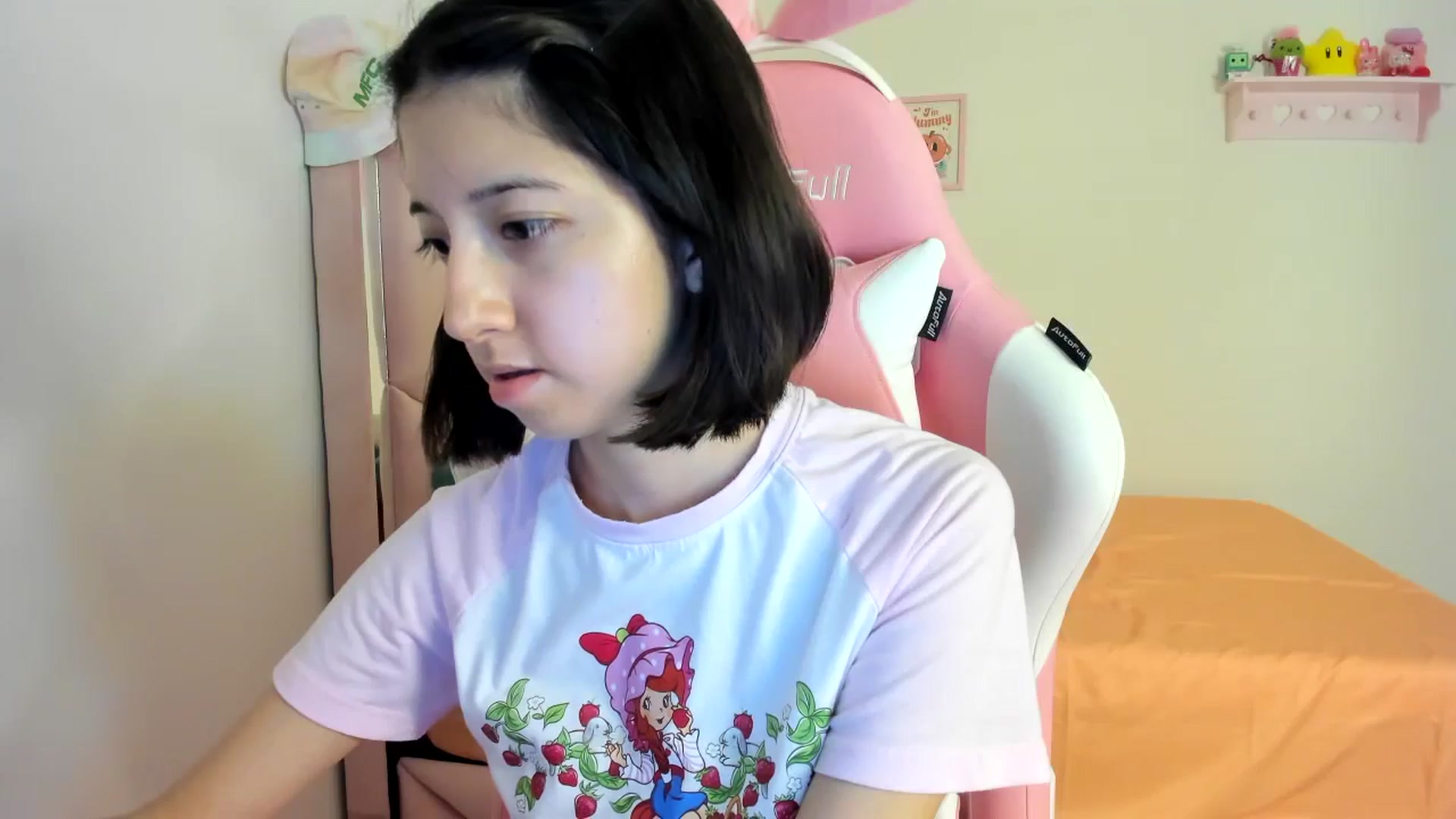 Gallery image thumbnail from Cherrycute666's myfreecams stream on, 07/12/2024, 09:04 image 15 of 20