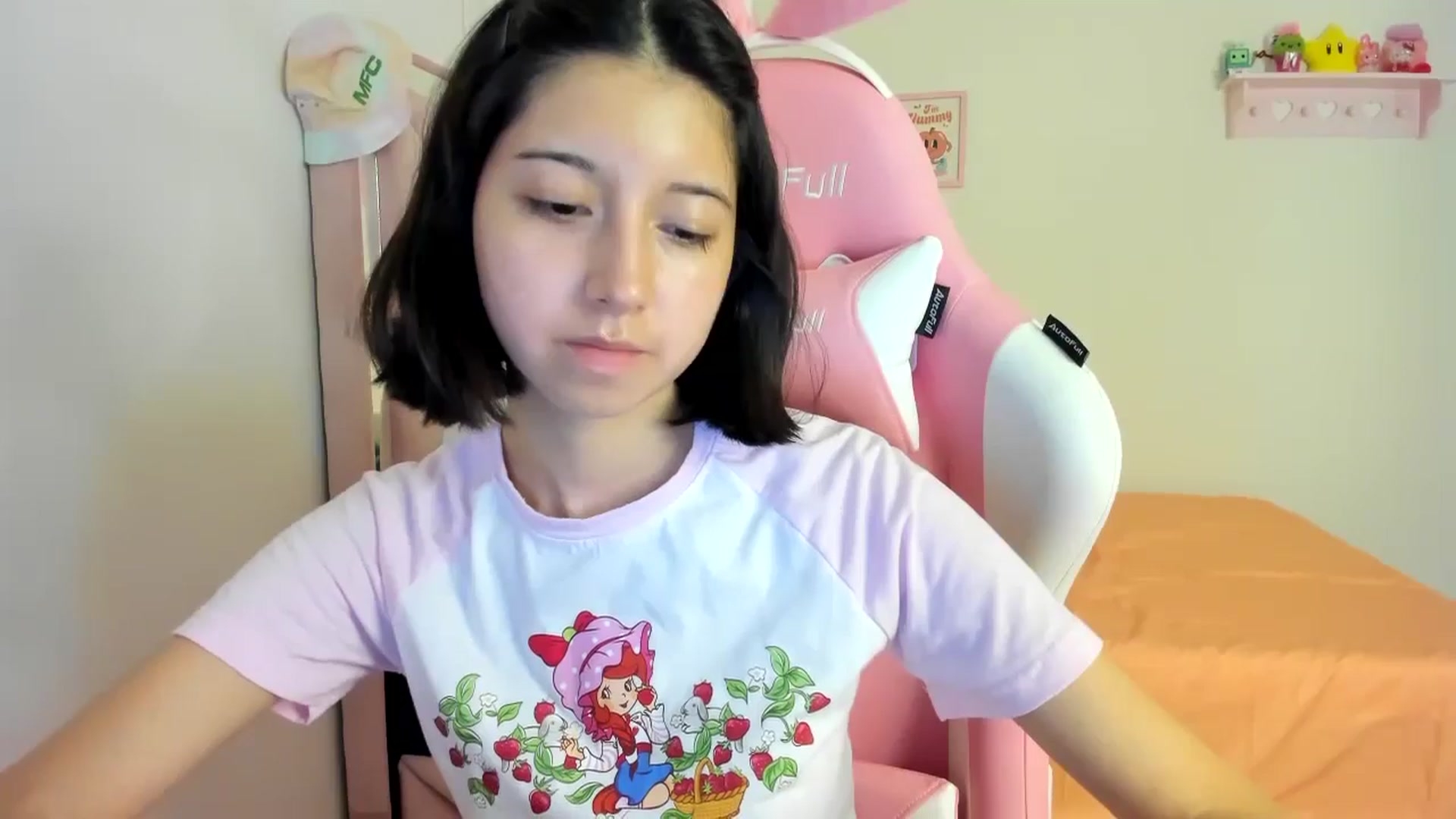 Gallery image thumbnail from Cherrycute666's myfreecams stream on, 07/12/2024, 09:04 image 17 of 20