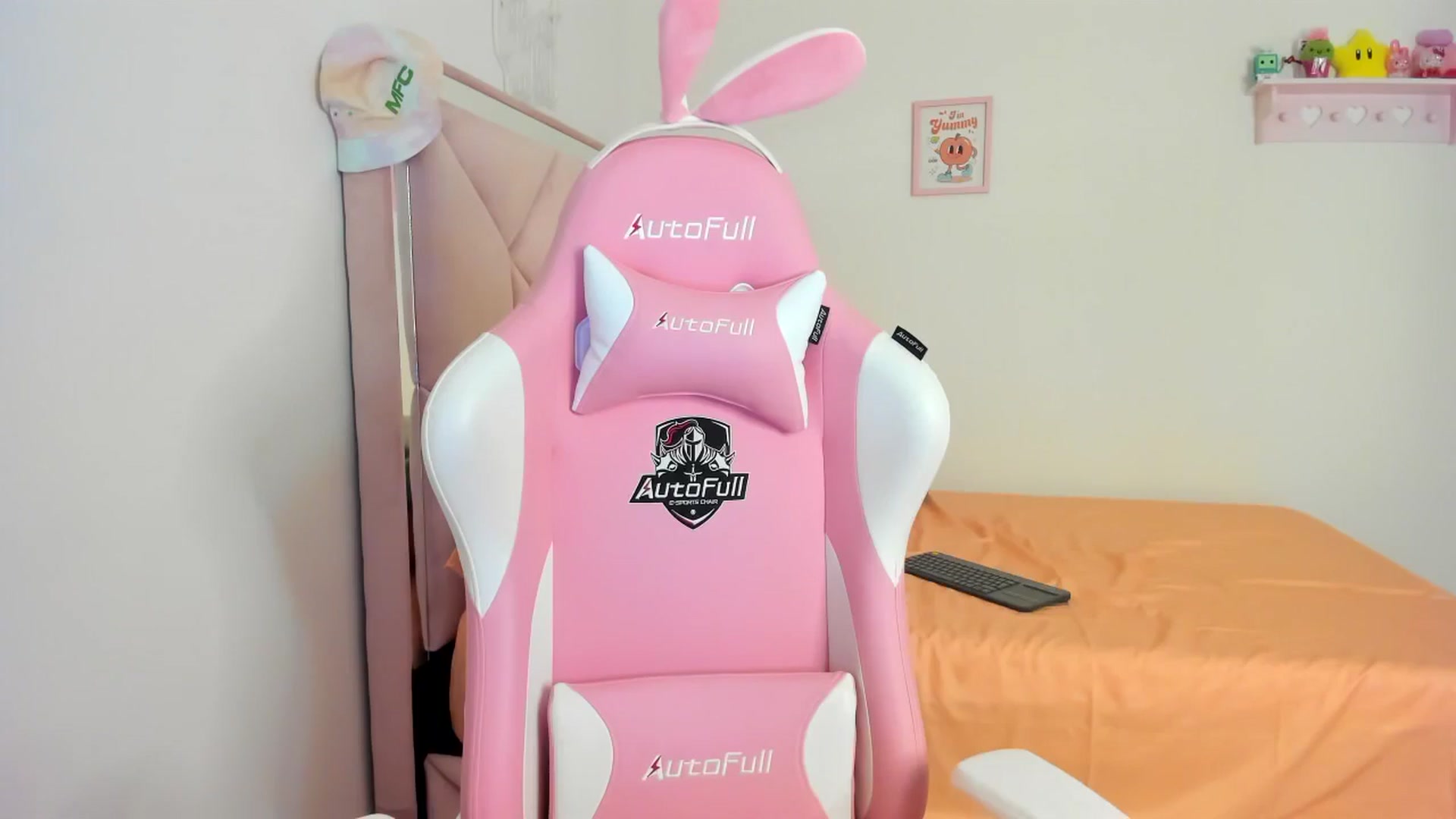 Gallery image thumbnail from Cherrycute666's myfreecams stream on, 07/12/2024, 09:04 image 7 of 20