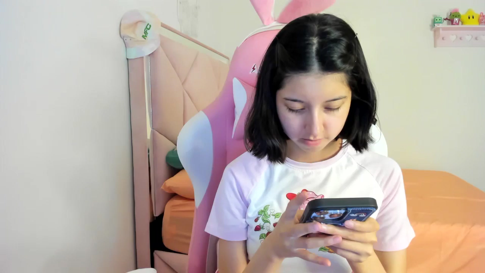 Gallery image thumbnail from Cherrycute666's myfreecams stream on, 07/12/2024, 09:04 image 9 of 20