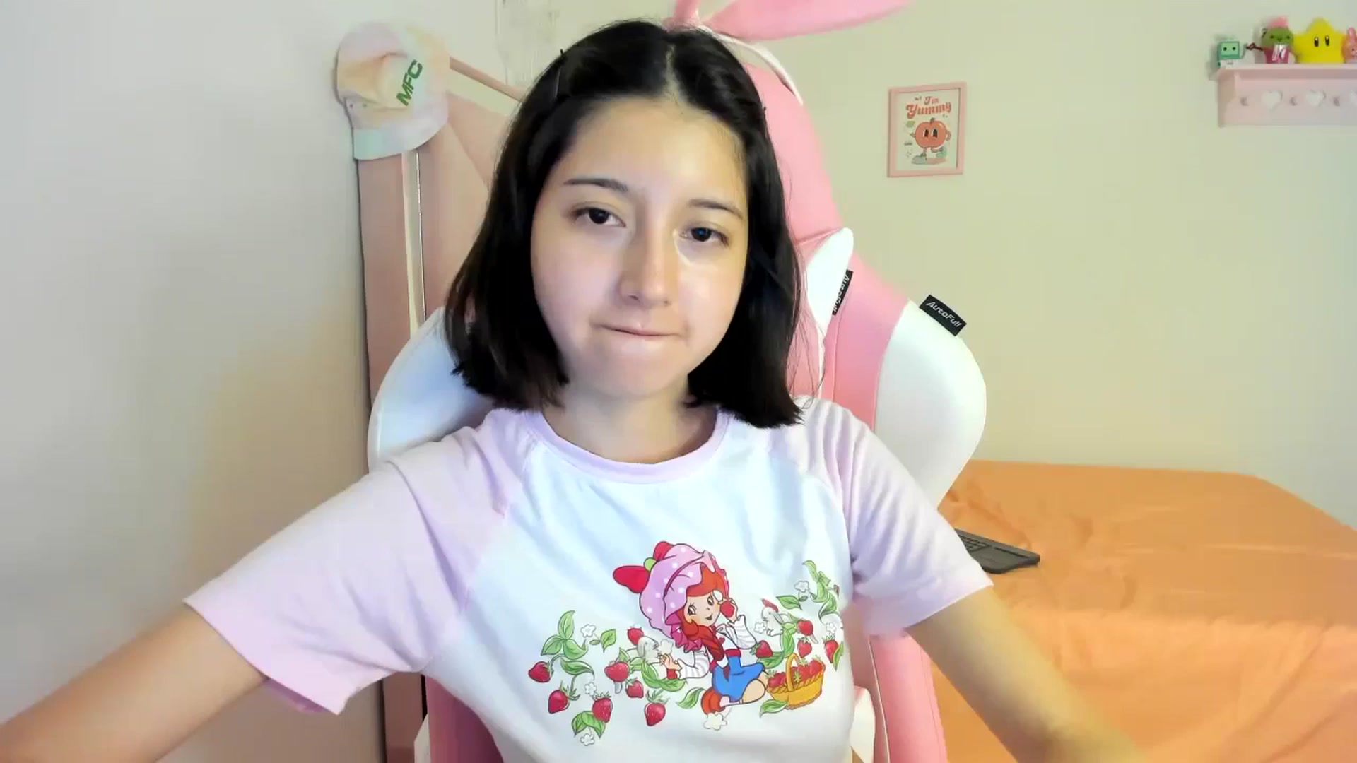 Gallery image thumbnail from Cherrycute666's myfreecams stream on, 07/12/2024, 09:04 image 19 of 20