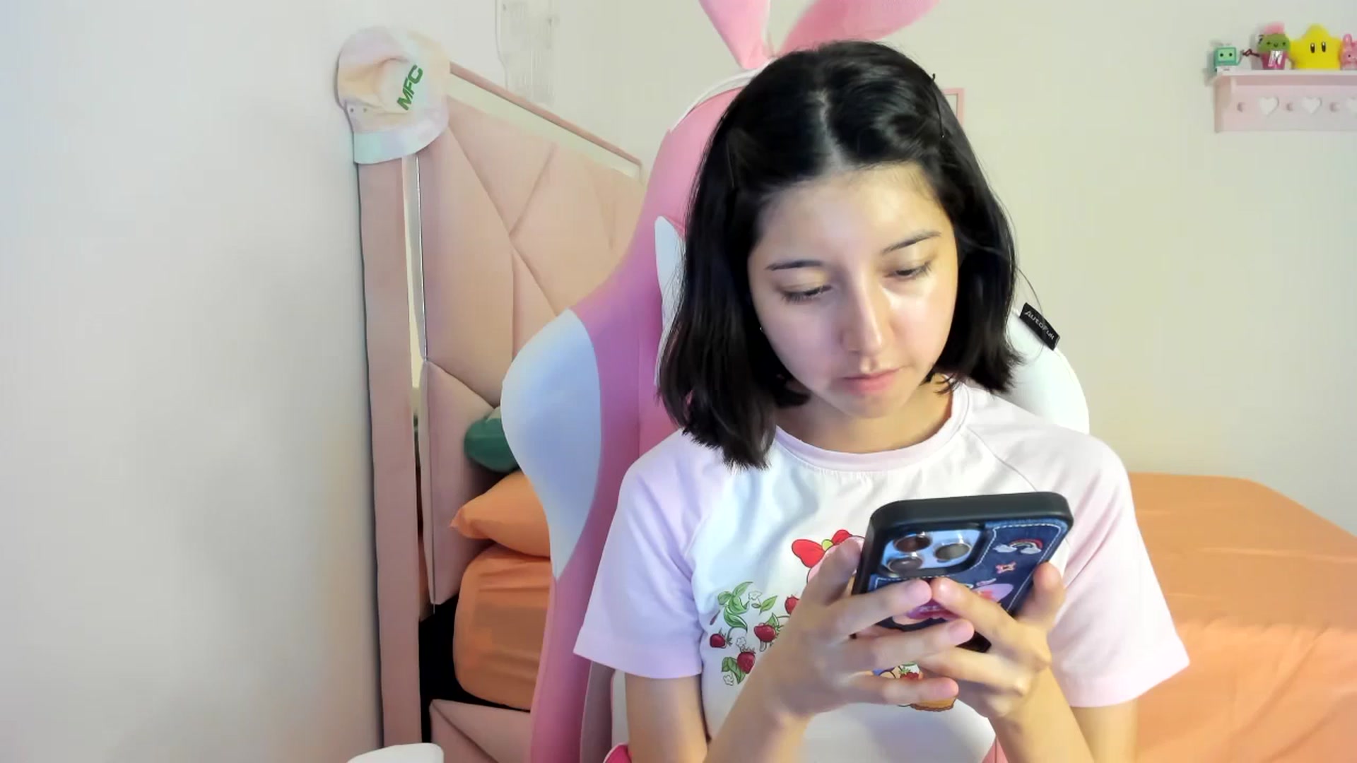 Gallery image thumbnail from Cherrycute666's myfreecams stream on, 07/12/2024, 09:04 image 10 of 20