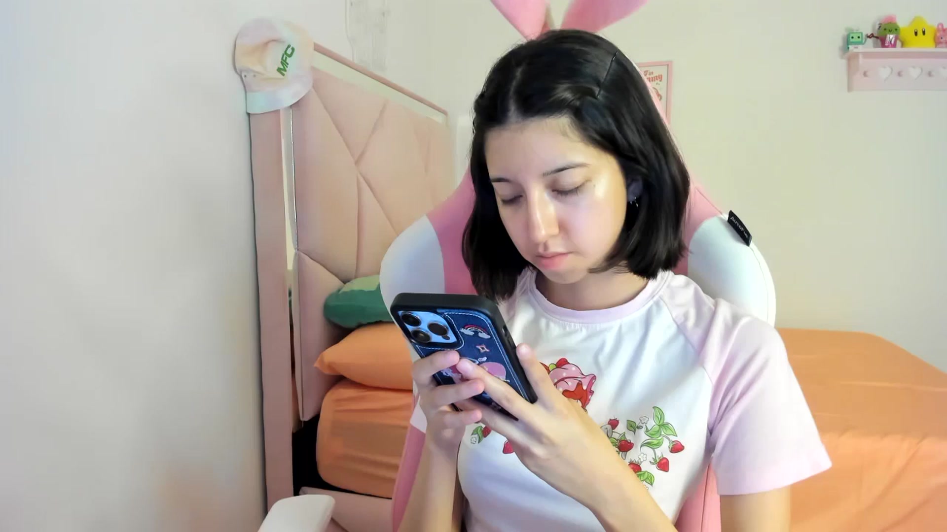Gallery image thumbnail from Cherrycute666's myfreecams stream on, 07/12/2024, 09:04 image 13 of 20