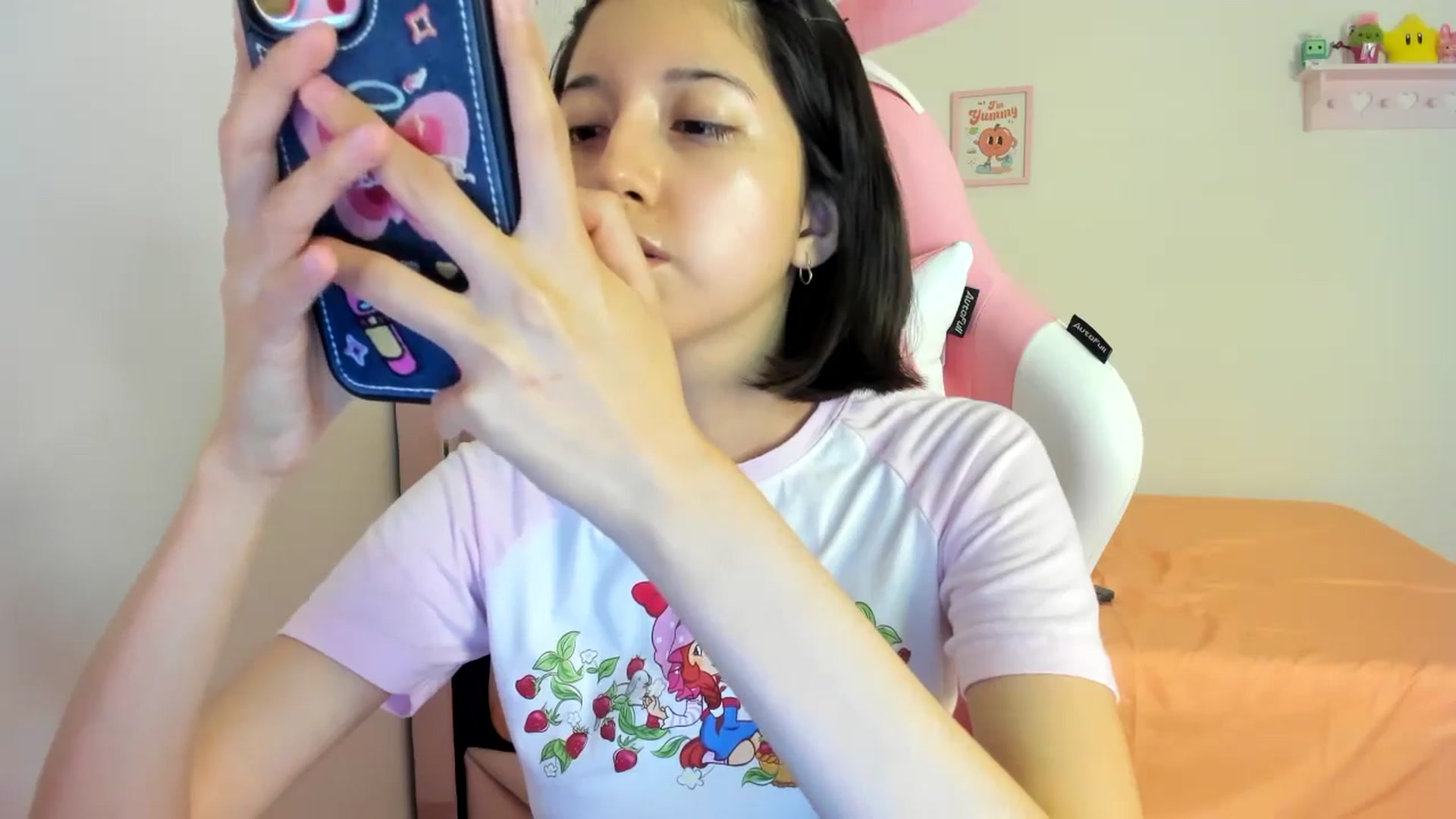 Gallery image thumbnail from Cherrycute666's myfreecams stream on, 07/12/2024, 09:04 image 11 of 20