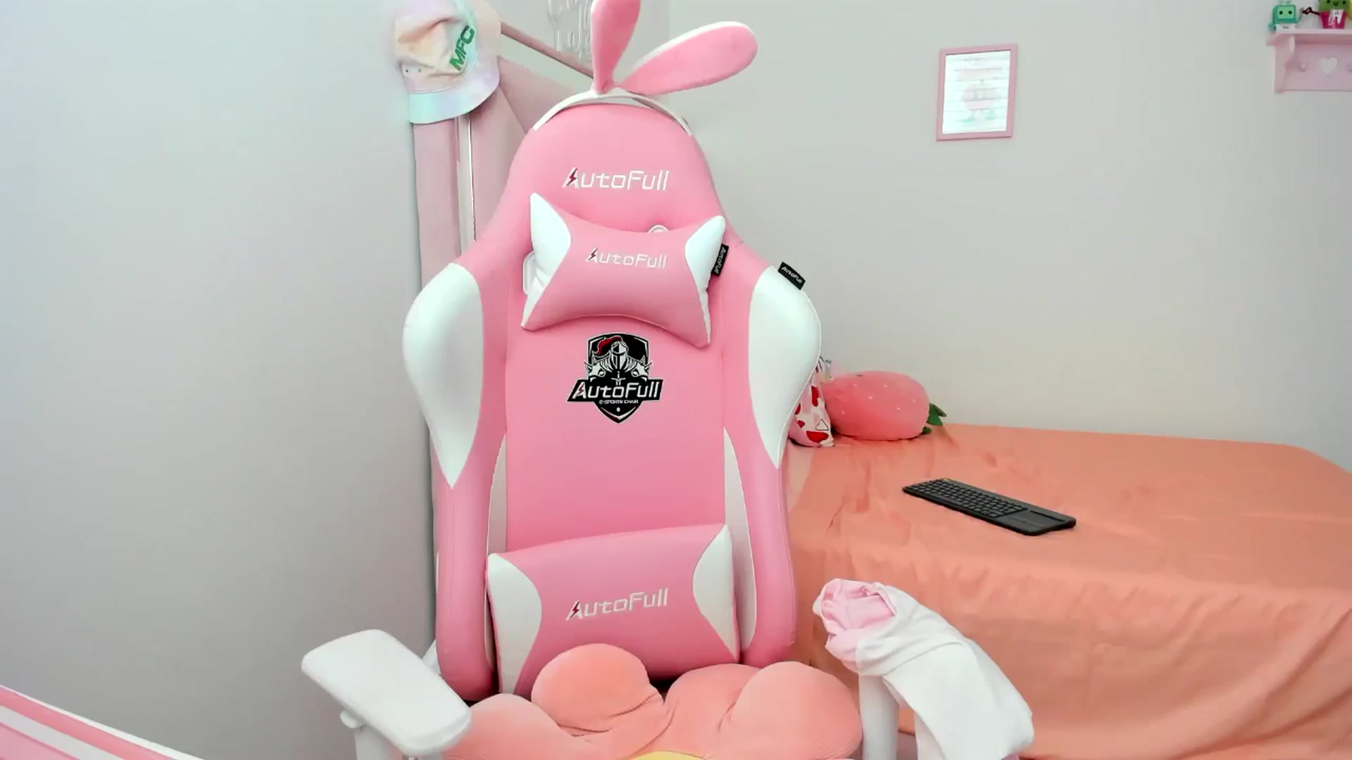 Gallery image thumbnail from Cherrycute666's myfreecams stream on, 07/12/2024, 21:56 image 6 of 20