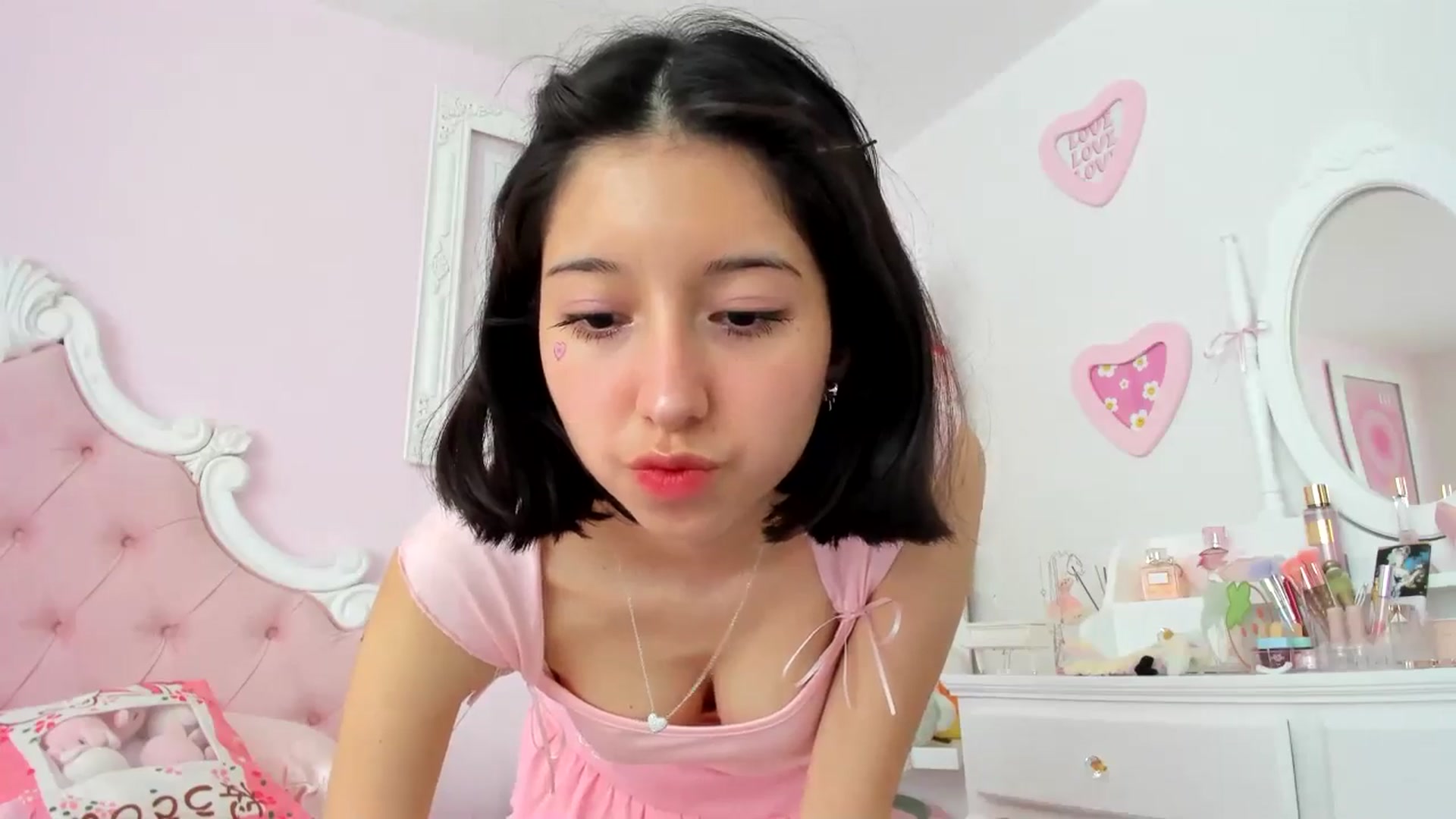 Gallery image thumbnail from Cherrycute666's myfreecams stream on, 07/12/2024, 21:56 image 19 of 20
