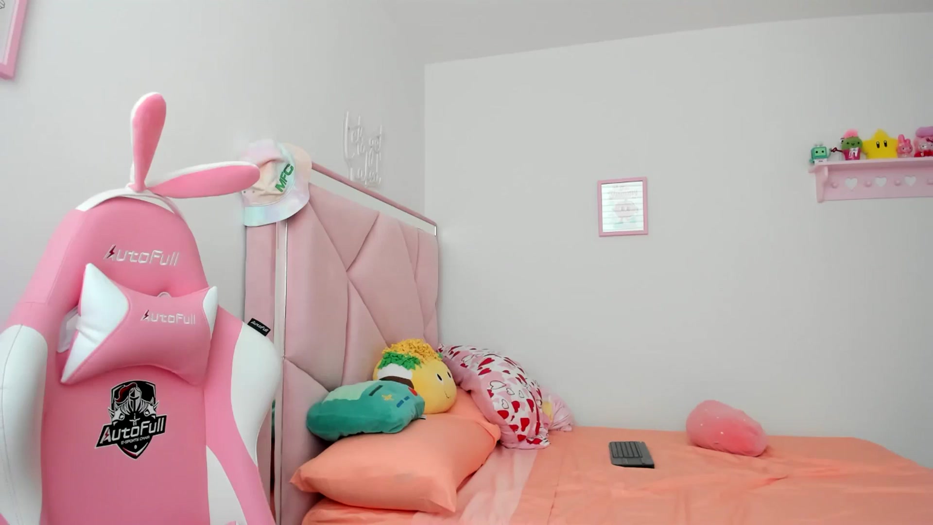 Gallery image thumbnail from Cherrycute666's myfreecams stream on, 07/12/2024, 22:29 image 7 of 20