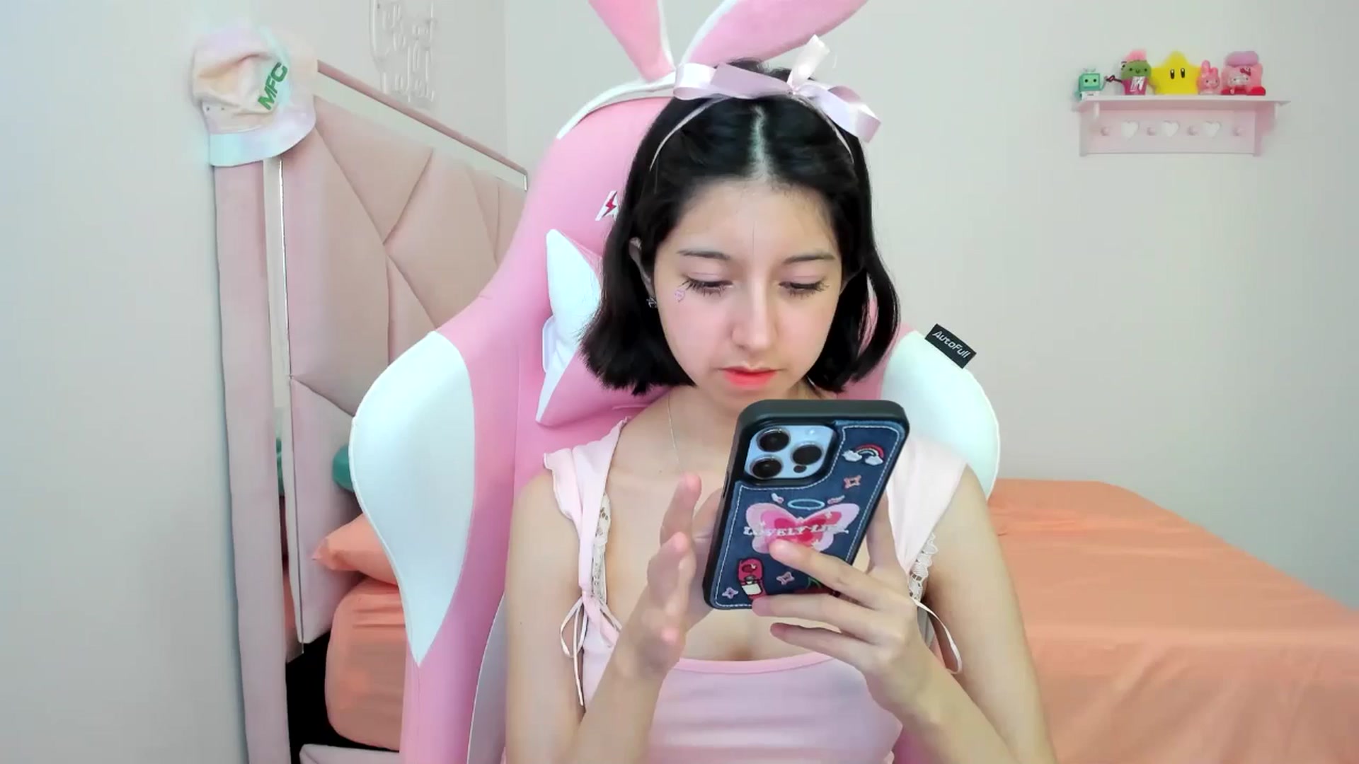 Gallery image thumbnail from Cherrycute666's myfreecams stream on, 07/12/2024, 22:29 image 14 of 20
