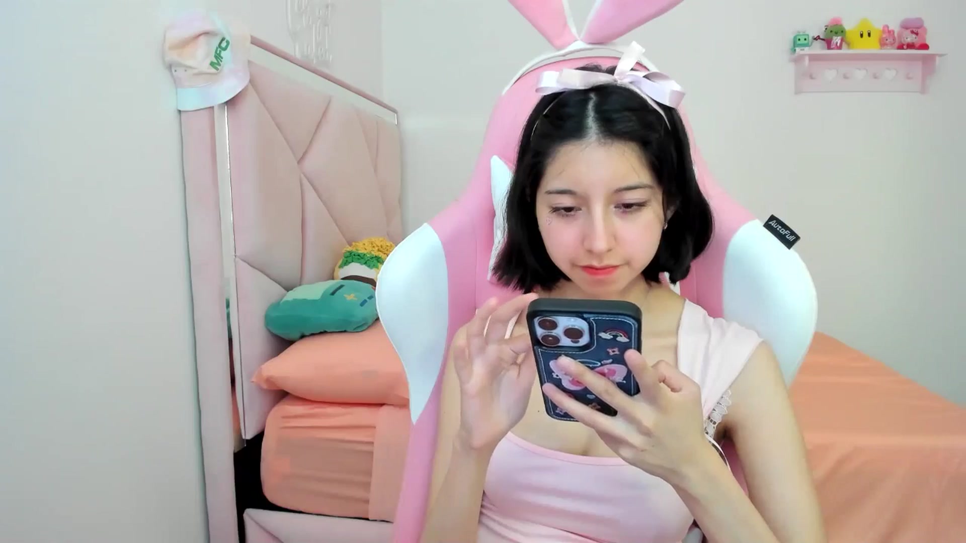 Gallery image thumbnail from Cherrycute666's myfreecams stream on, 07/12/2024, 22:29 image 16 of 20