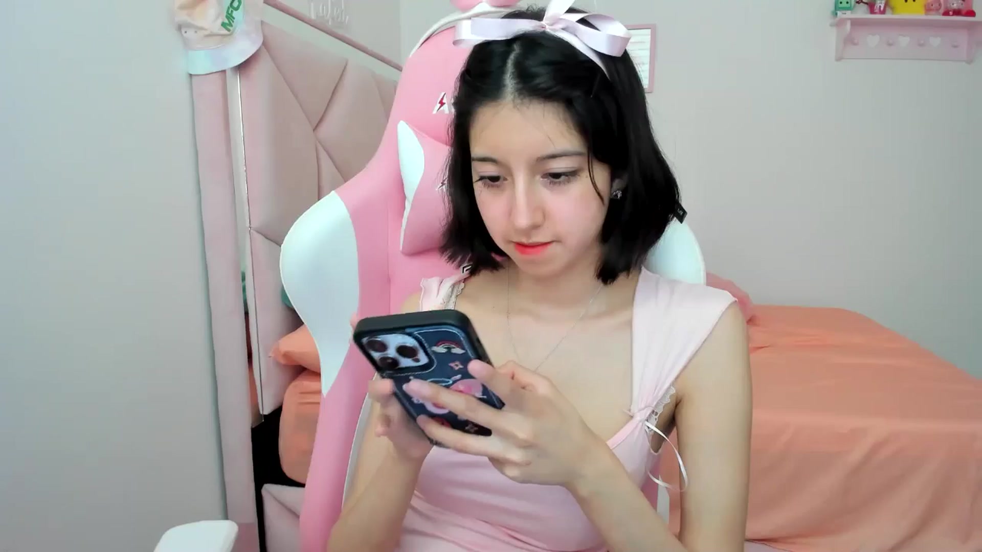 Gallery image thumbnail from Cherrycute666's myfreecams stream on, 07/12/2024, 22:29 image 10 of 20