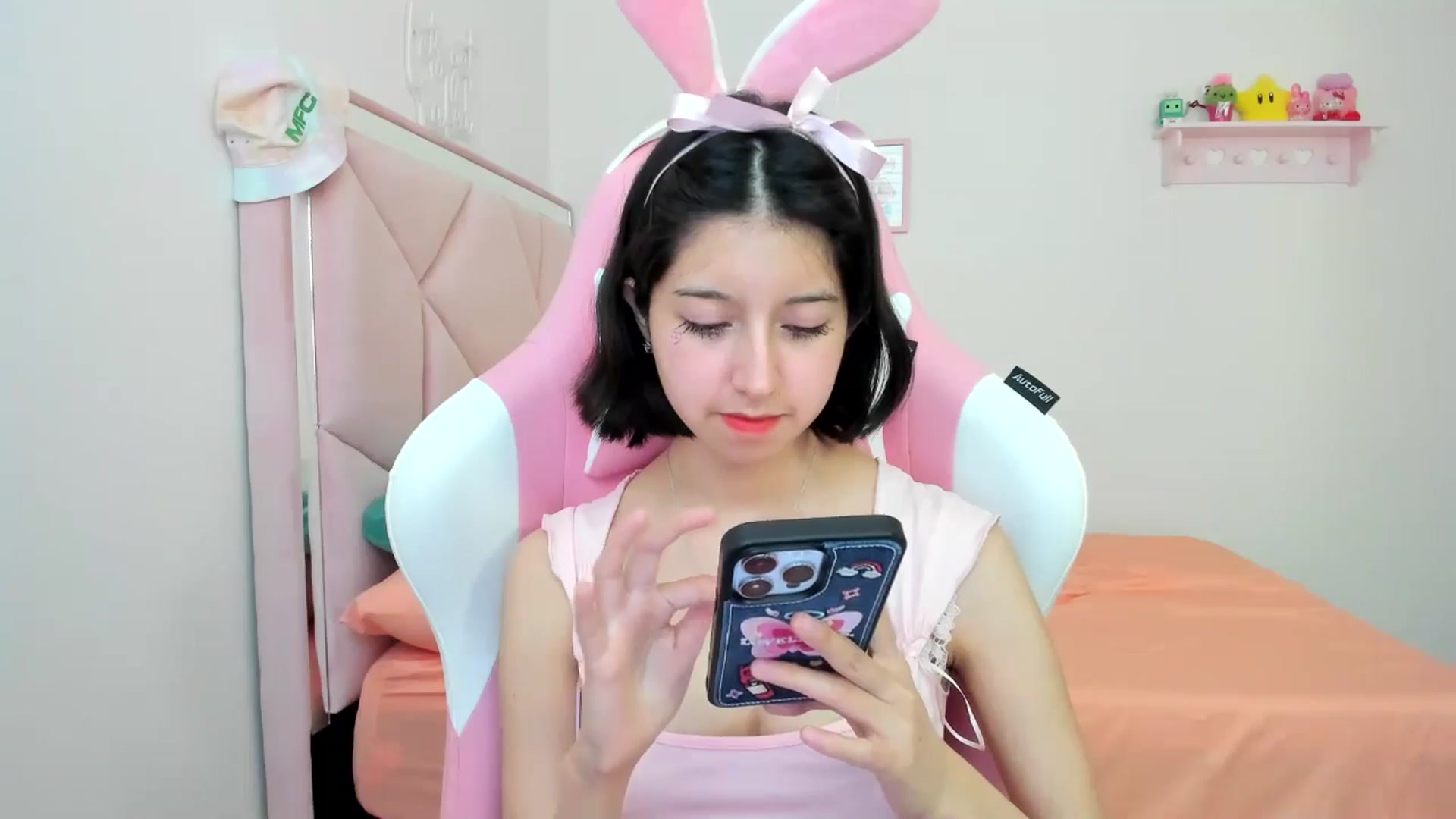 Gallery image thumbnail from Cherrycute666's myfreecams stream on, 07/12/2024, 22:29 image 15 of 20