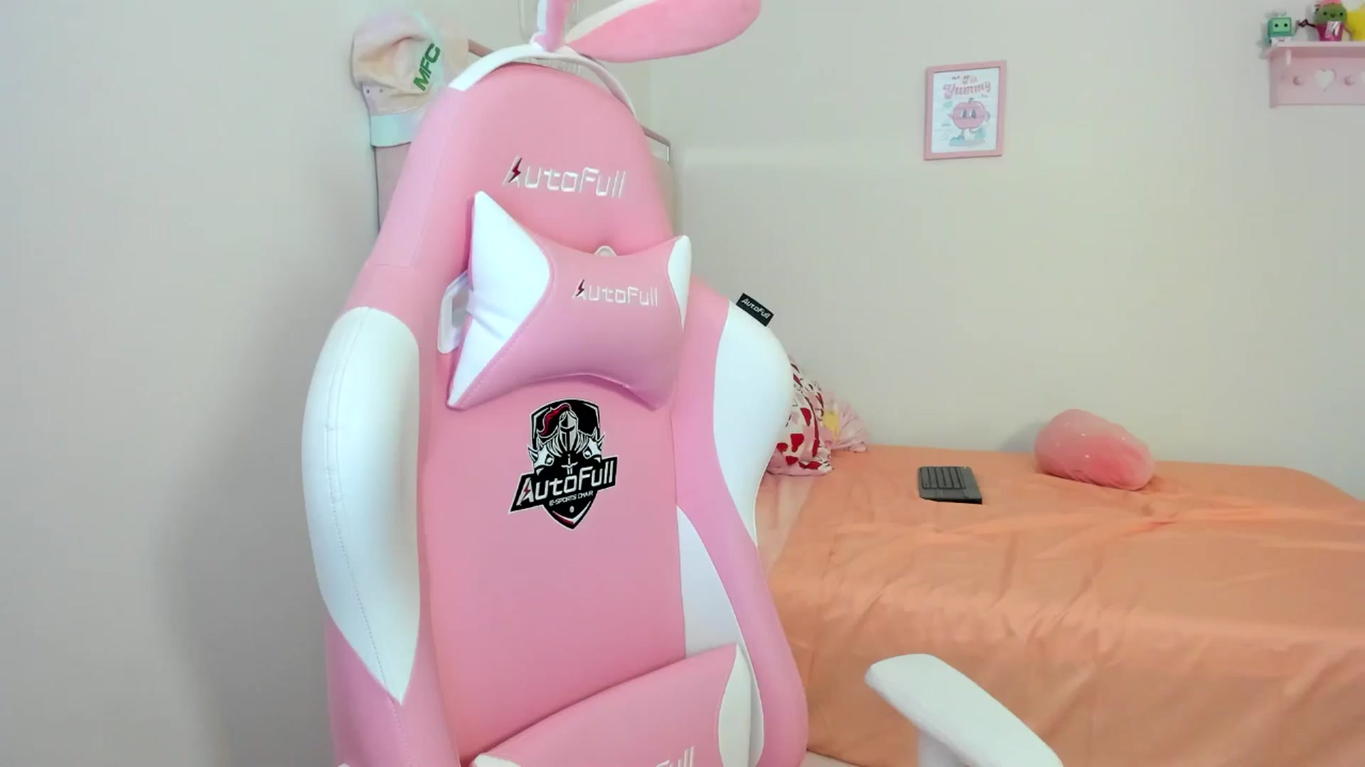 Gallery image thumbnail from Cherrycute666's myfreecams stream on, 07/13/2024, 24:46 image 17 of 20