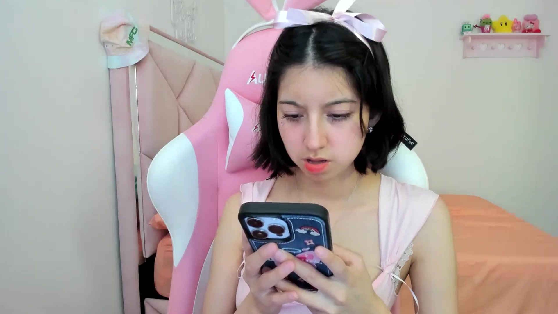 Gallery image thumbnail from Cherrycute666's myfreecams stream on, 07/13/2024, 24:46 image 8 of 20