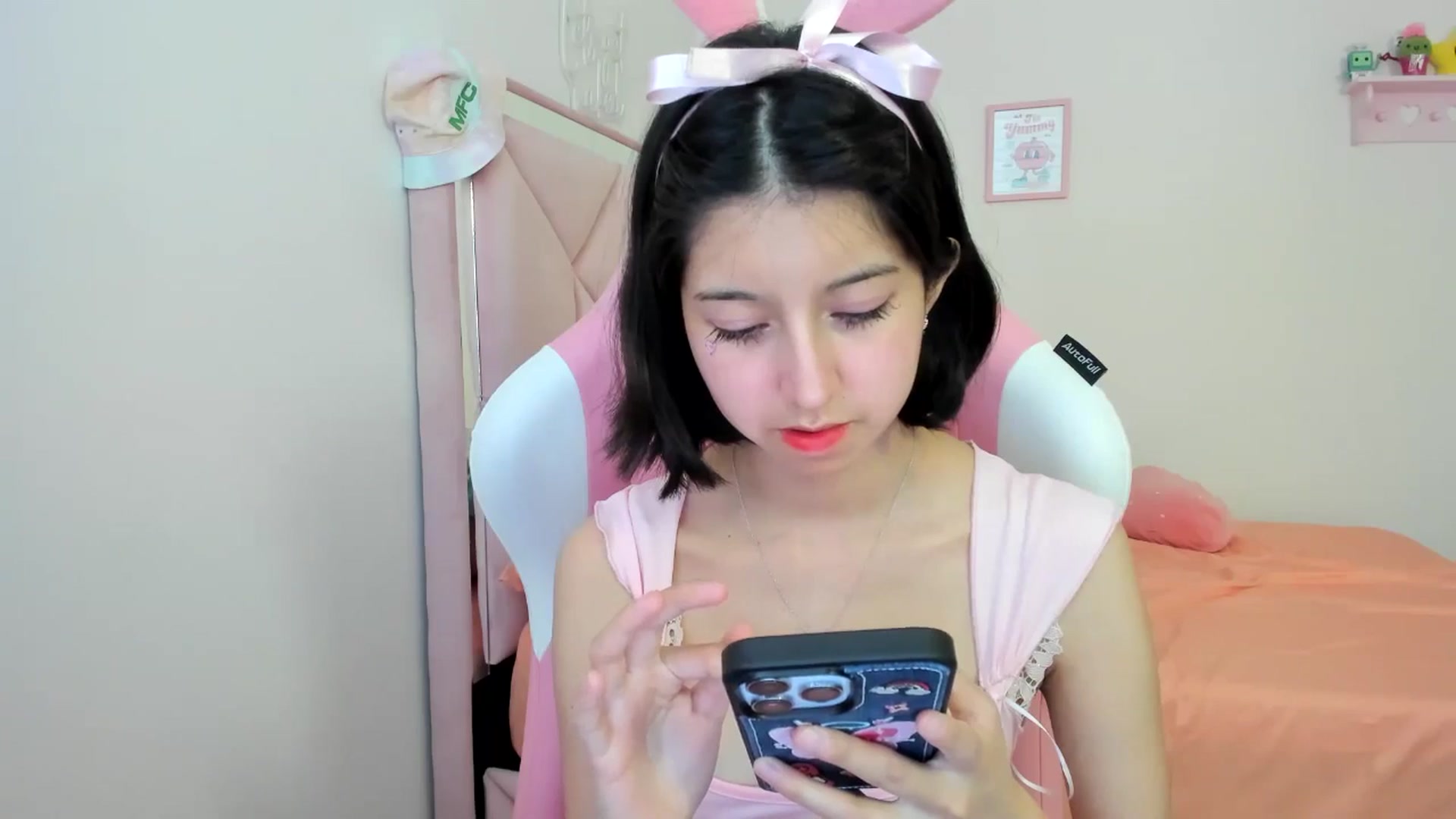Gallery image thumbnail from Cherrycute666's myfreecams stream on, 07/13/2024, 24:46 image 13 of 20