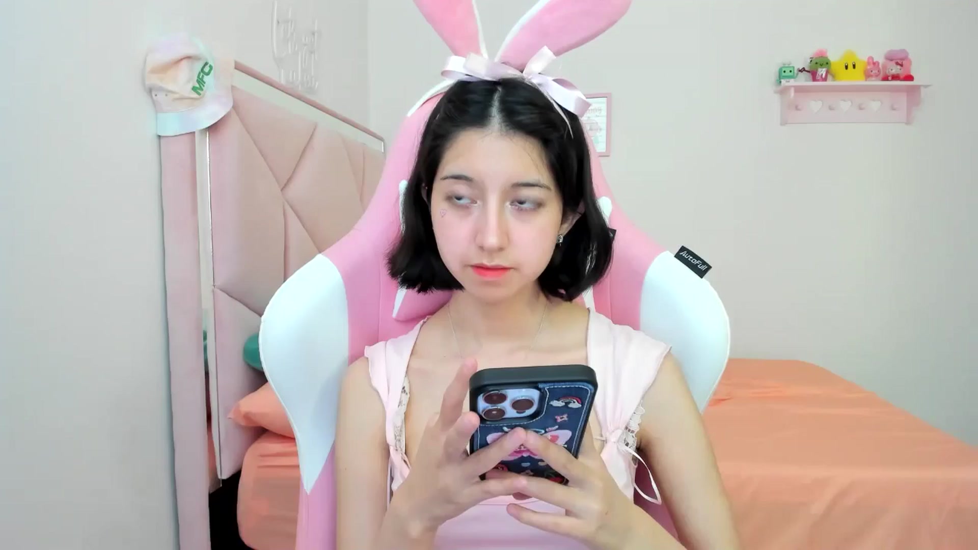 Gallery image thumbnail from Cherrycute666's myfreecams stream on, 07/13/2024, 24:46 image 1 of 20