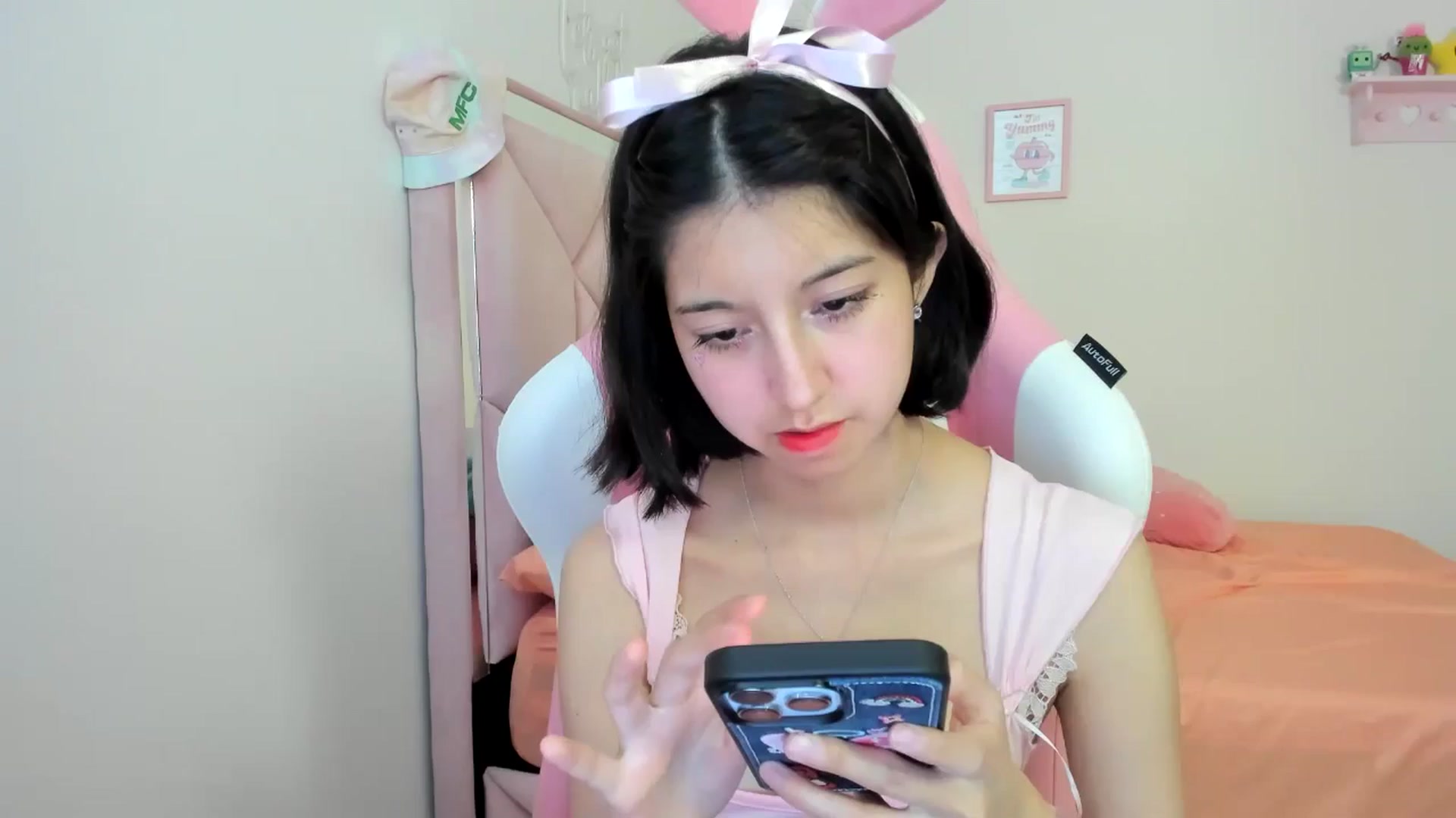 Gallery image thumbnail from Cherrycute666's myfreecams stream on, 07/13/2024, 24:46 image 14 of 20