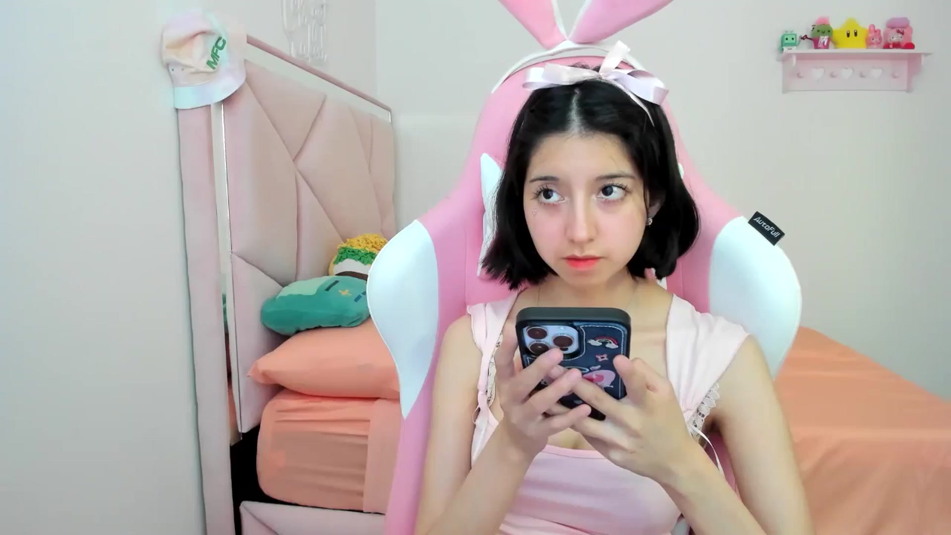 Gallery image thumbnail from Cherrycute666's myfreecams stream on, 07/13/2024, 24:46 image 3 of 20