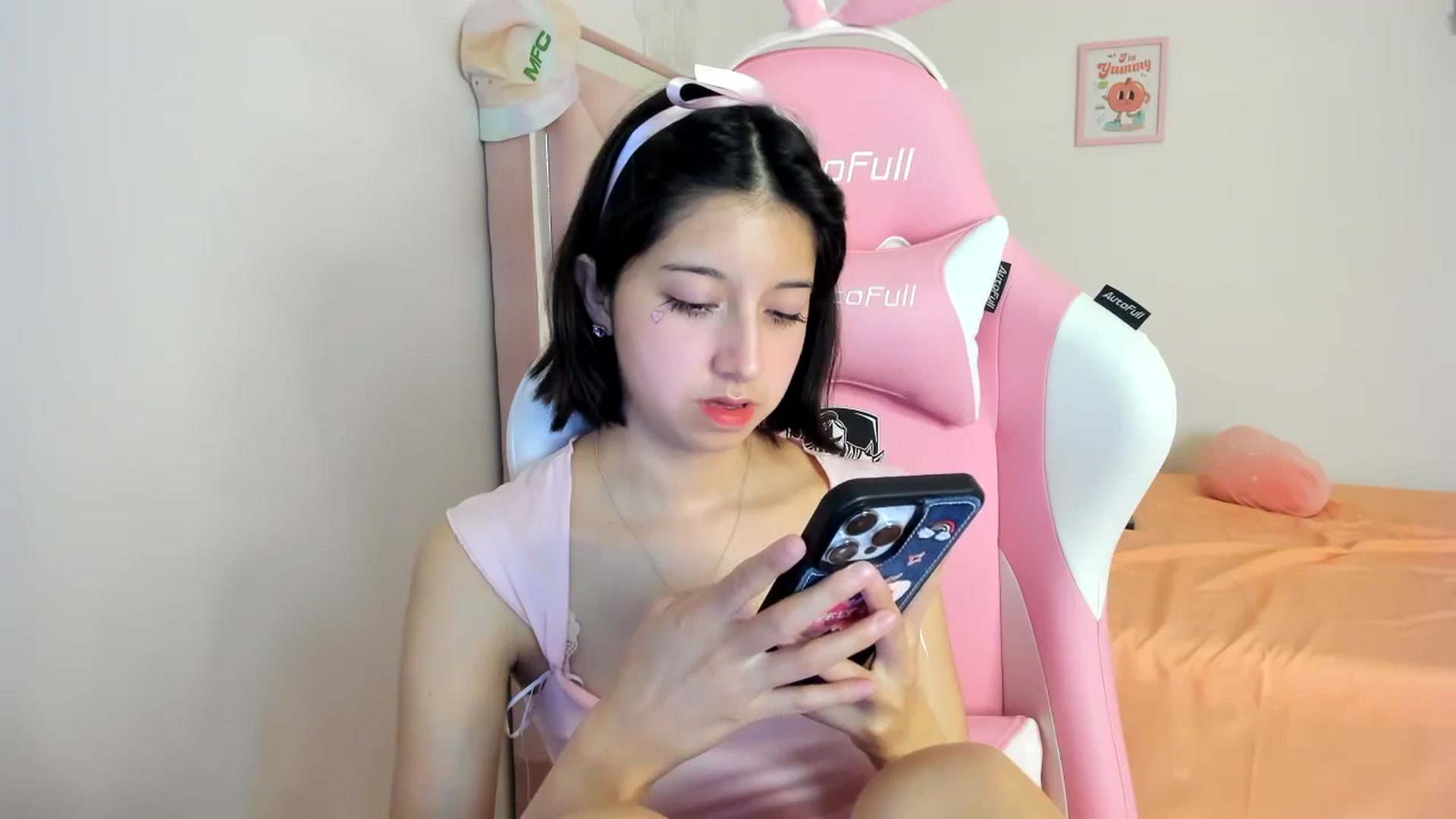 Gallery image thumbnail from Cherrycute666's myfreecams stream on, 07/13/2024, 03:31 image 7 of 20