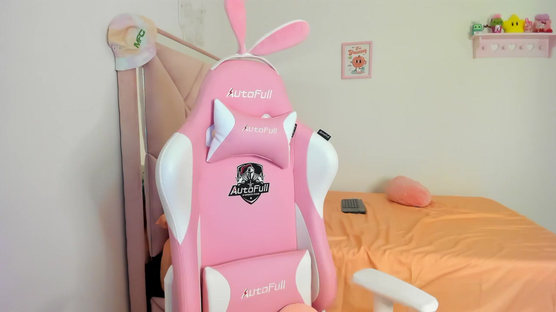 Gallery image thumbnail from Cherrycute666's myfreecams stream on, 07/13/2024, 03:31 image 17 of 20