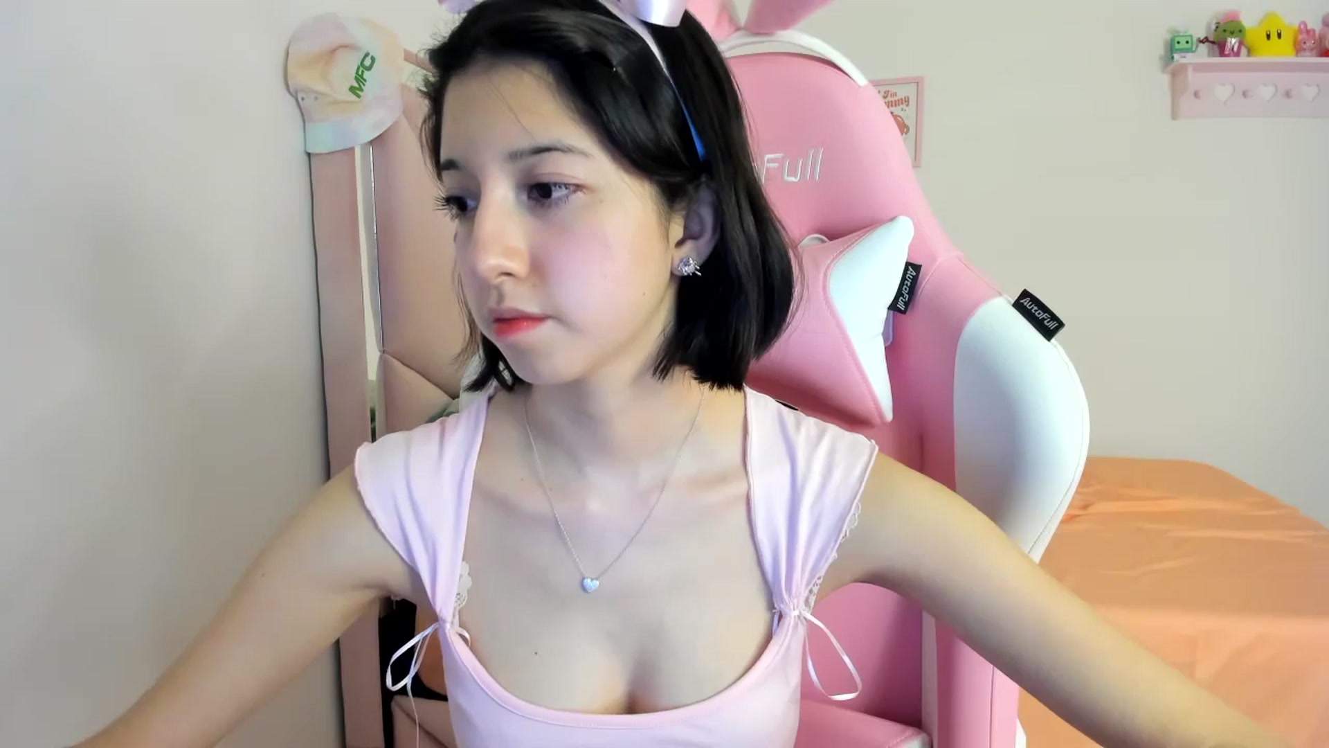 Gallery image thumbnail from Cherrycute666's myfreecams stream on, 07/13/2024, 03:31 image 5 of 20
