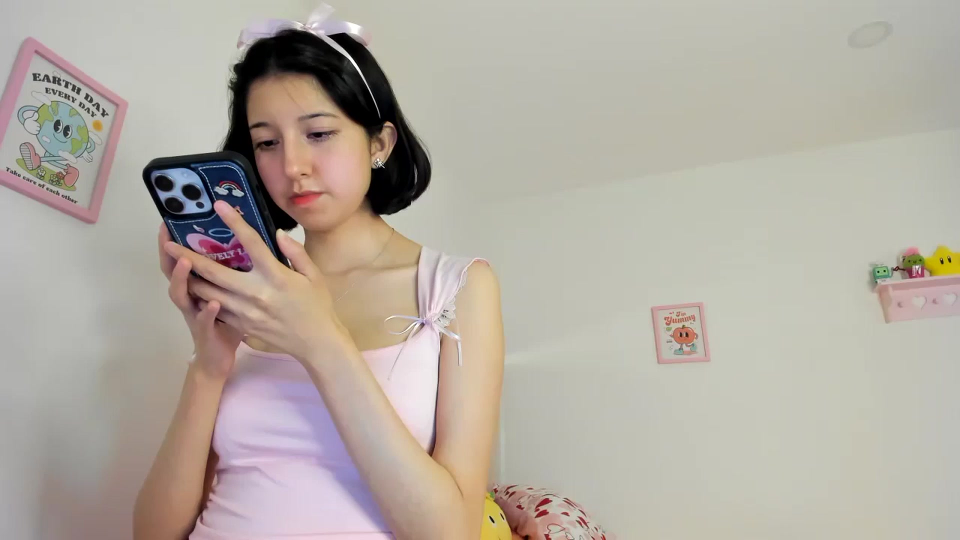Gallery image thumbnail from Cherrycute666's myfreecams stream on, 07/13/2024, 04:31 image 10 of 20