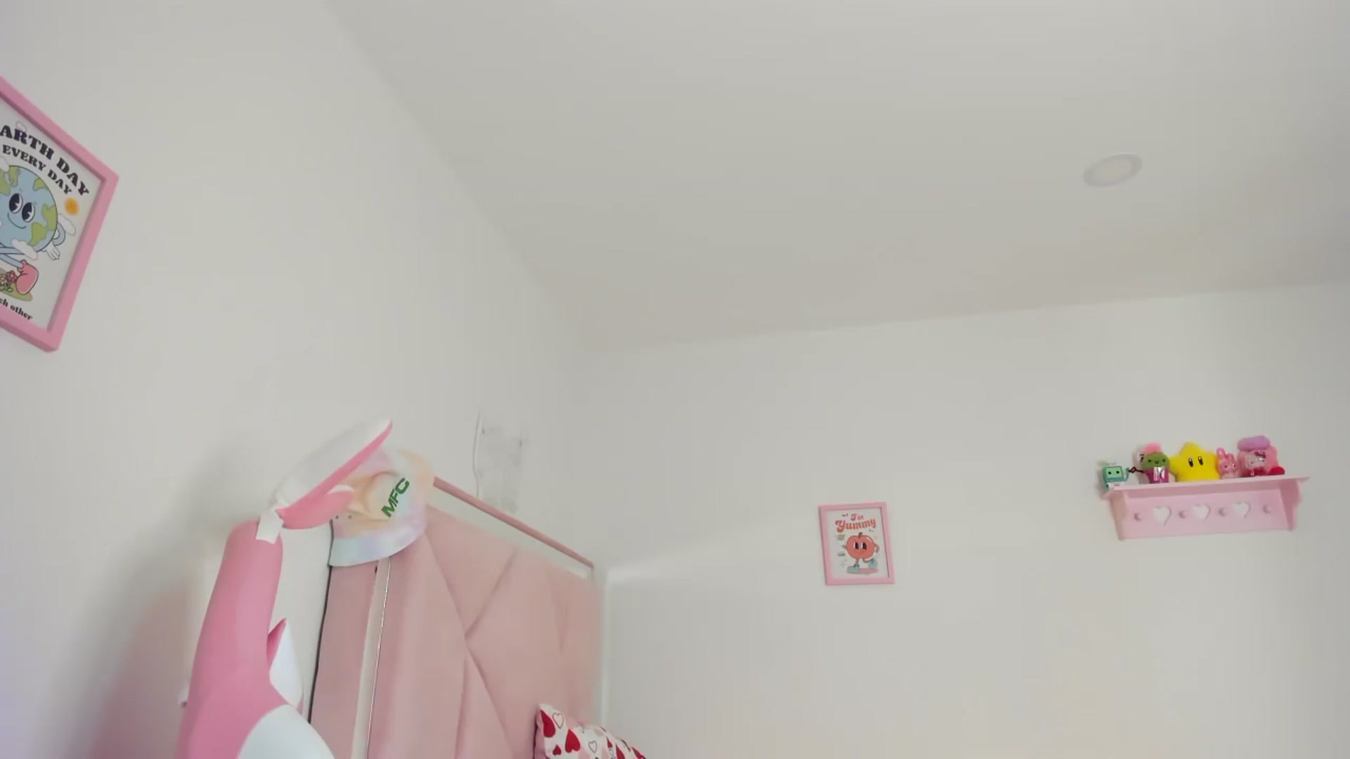 Gallery image thumbnail from Cherrycute666's myfreecams stream on, 07/13/2024, 10:37 image 12 of 20