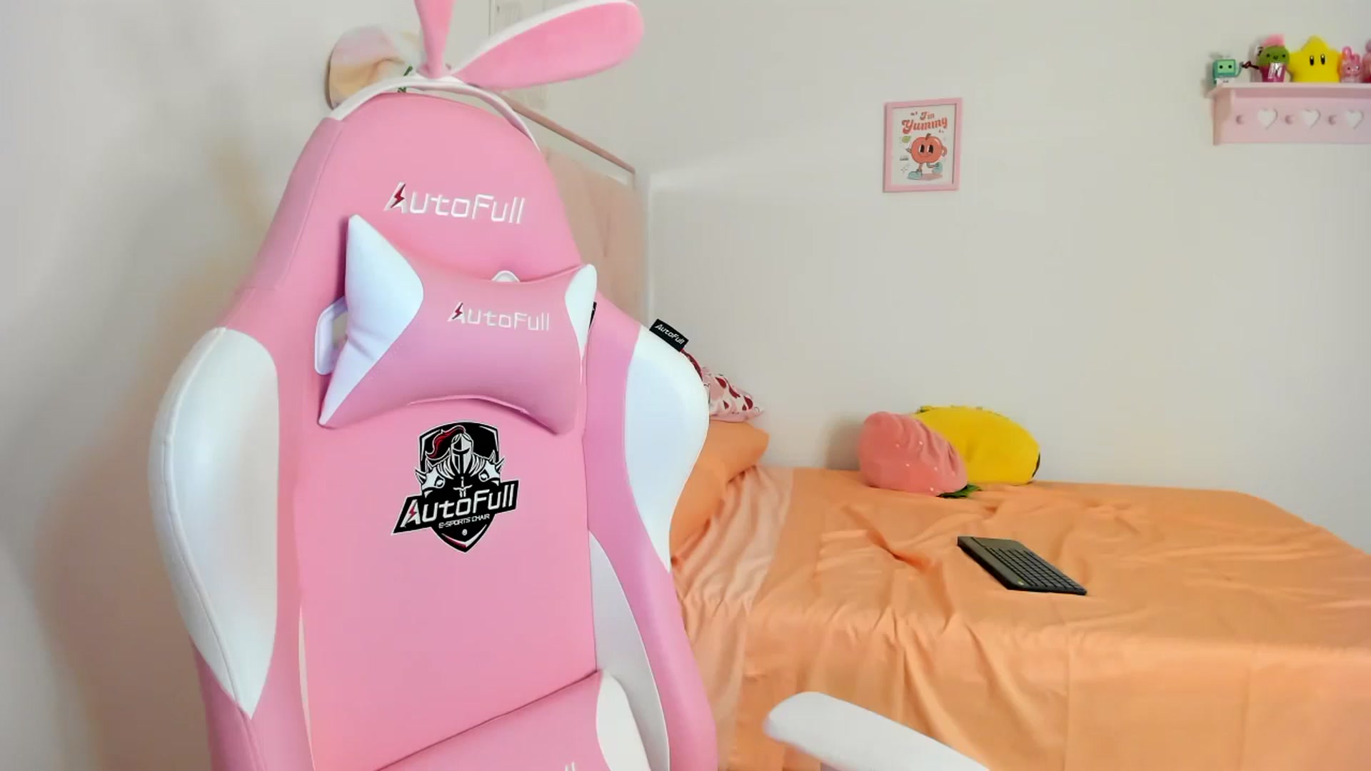 Gallery image thumbnail from Cherrycute666's myfreecams stream on, 07/13/2024, 10:37 image 15 of 20