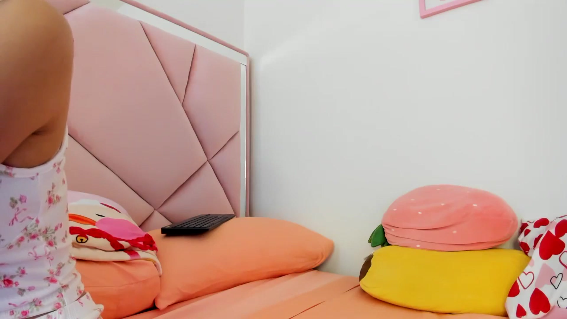Gallery image thumbnail from Cherrycute666's myfreecams stream on, 07/13/2024, 13:51 image 16 of 20