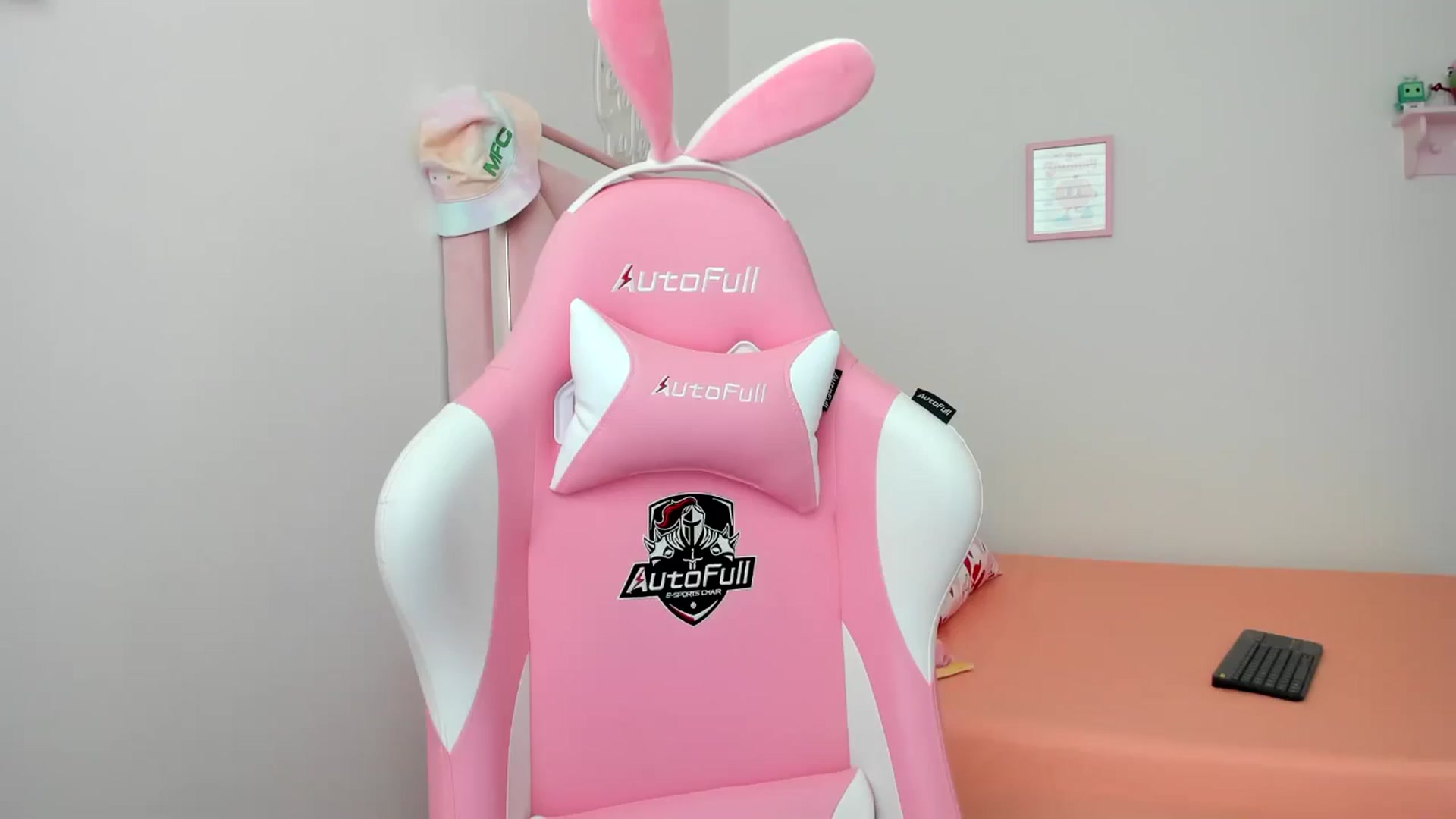 Gallery image thumbnail from Cherrycute666's myfreecams stream on, 07/14/2024, 01:50 image 3 of 20