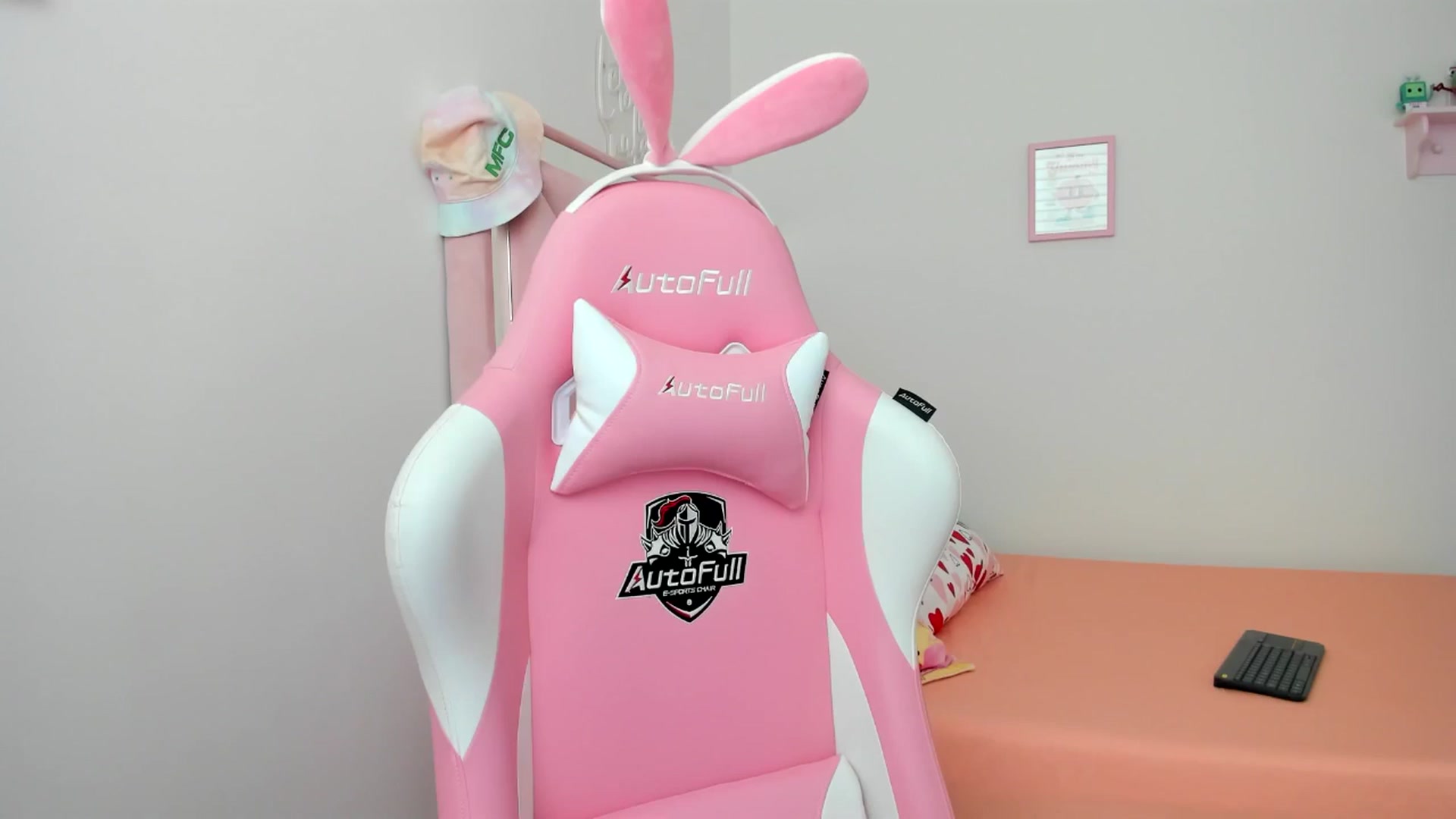 Gallery image thumbnail from Cherrycute666's myfreecams stream on, 07/14/2024, 01:50 image 2 of 20
