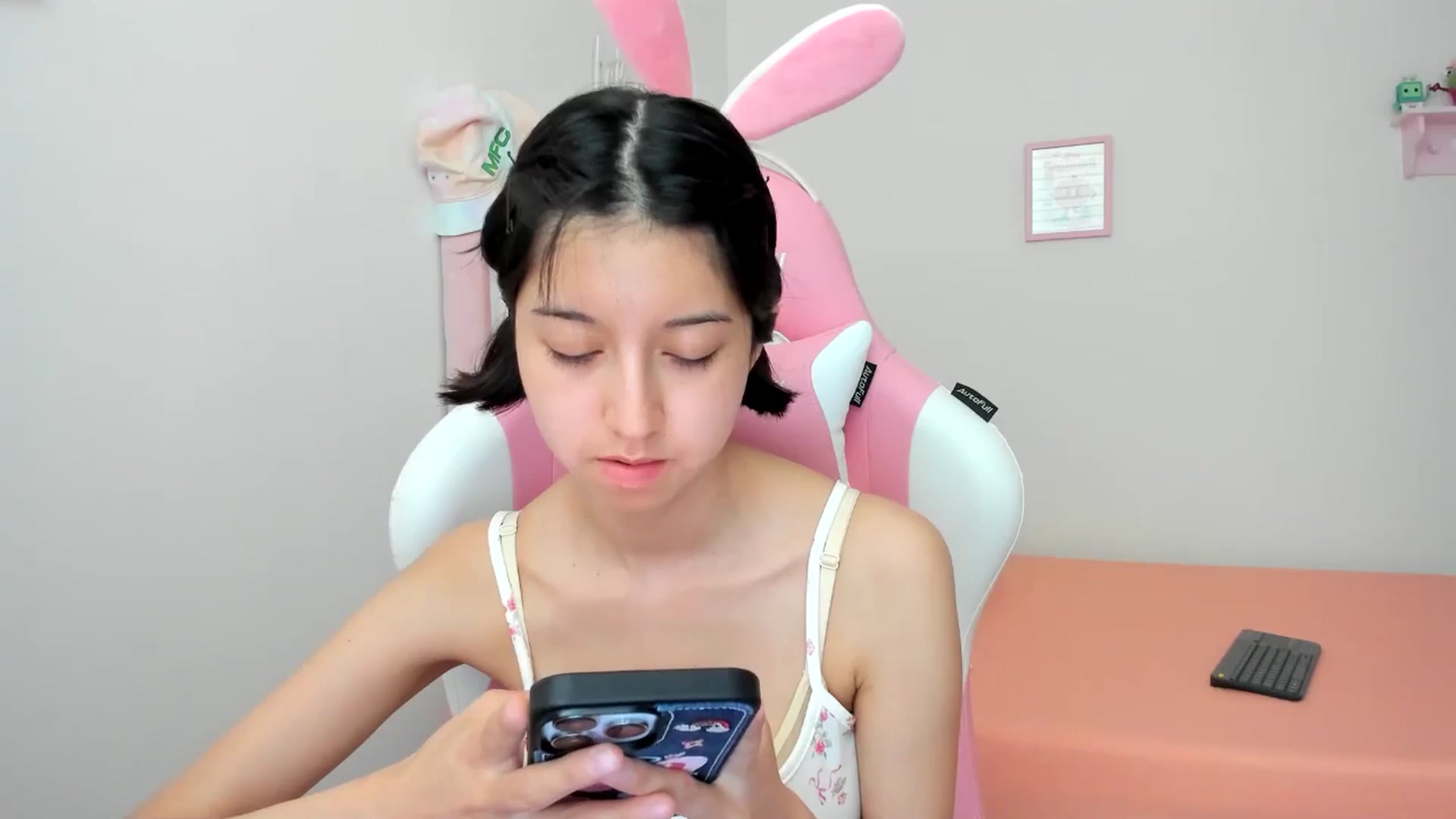Gallery image thumbnail from Cherrycute666's myfreecams stream on, 07/14/2024, 01:50 image 5 of 20