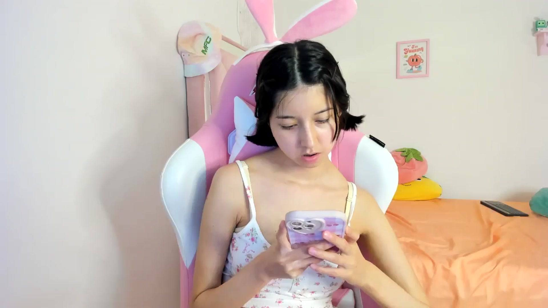 Gallery image thumbnail from Cherrycute666's myfreecams stream on, 07/14/2024, 10:44 image 18 of 20