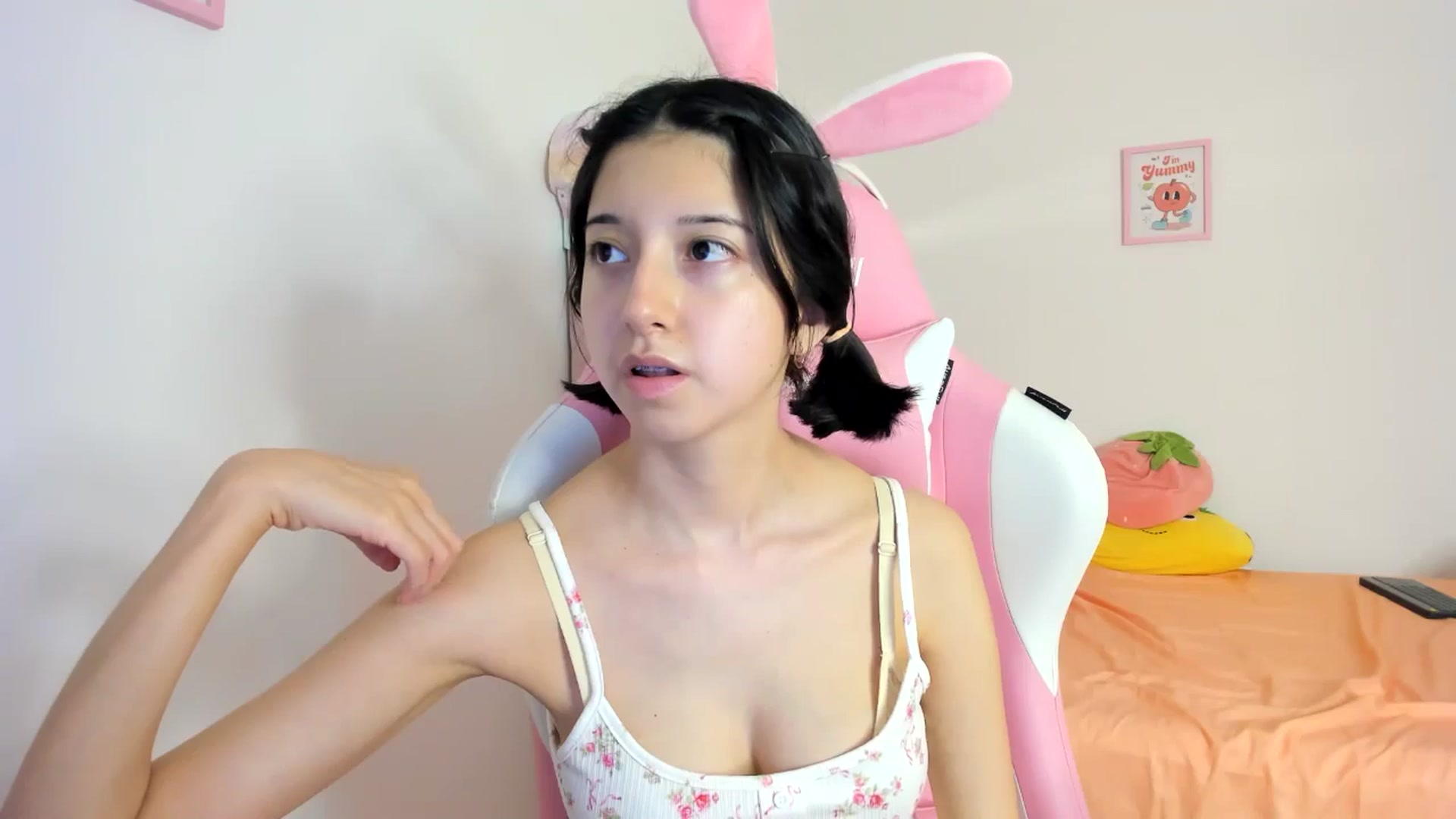 Gallery image thumbnail from Cherrycute666's myfreecams stream on, 07/14/2024, 11:13 image 8 of 20