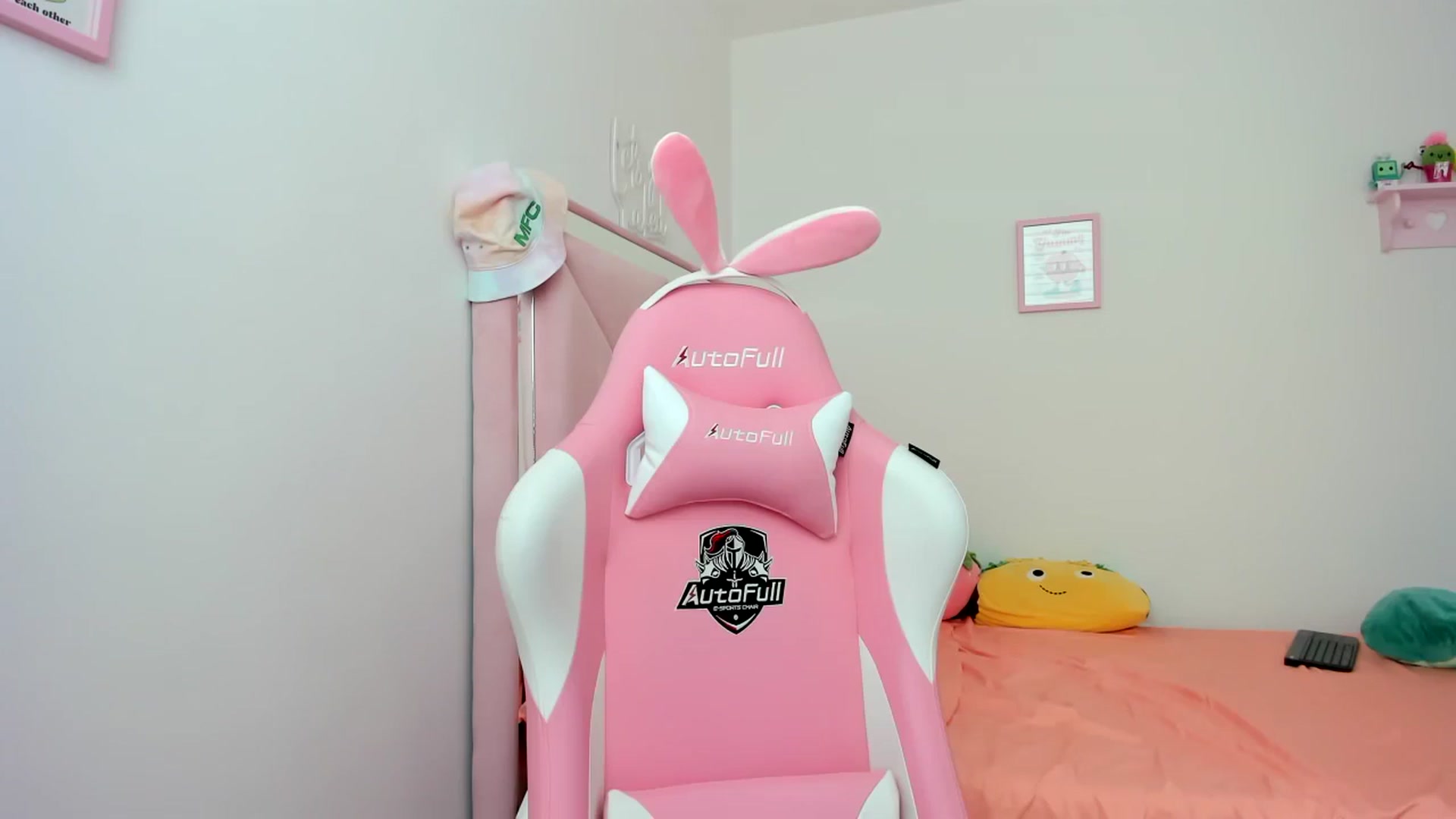 Gallery image thumbnail from Cherrycute666's myfreecams stream on, 07/14/2024, 17:13 image 2 of 20