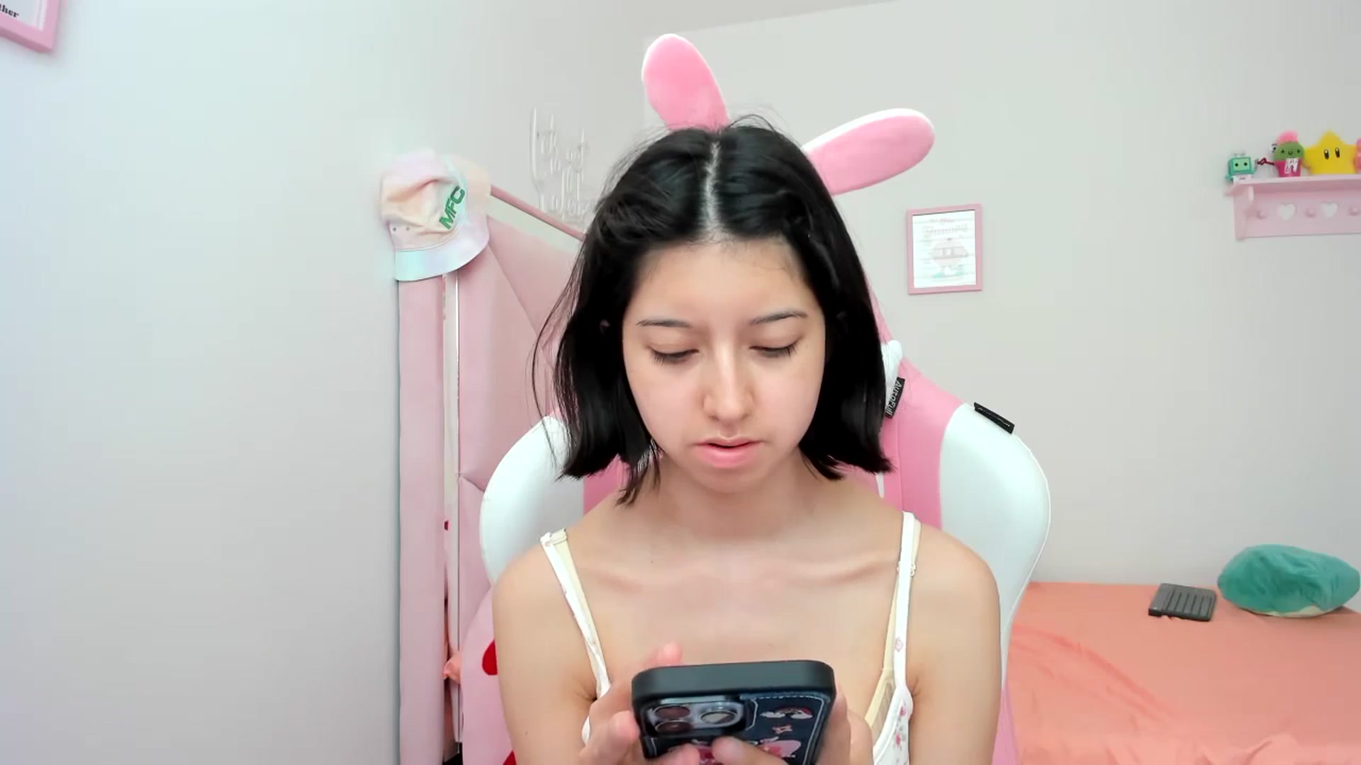 Gallery image thumbnail from Cherrycute666's myfreecams stream on, 07/14/2024, 17:13 image 5 of 20