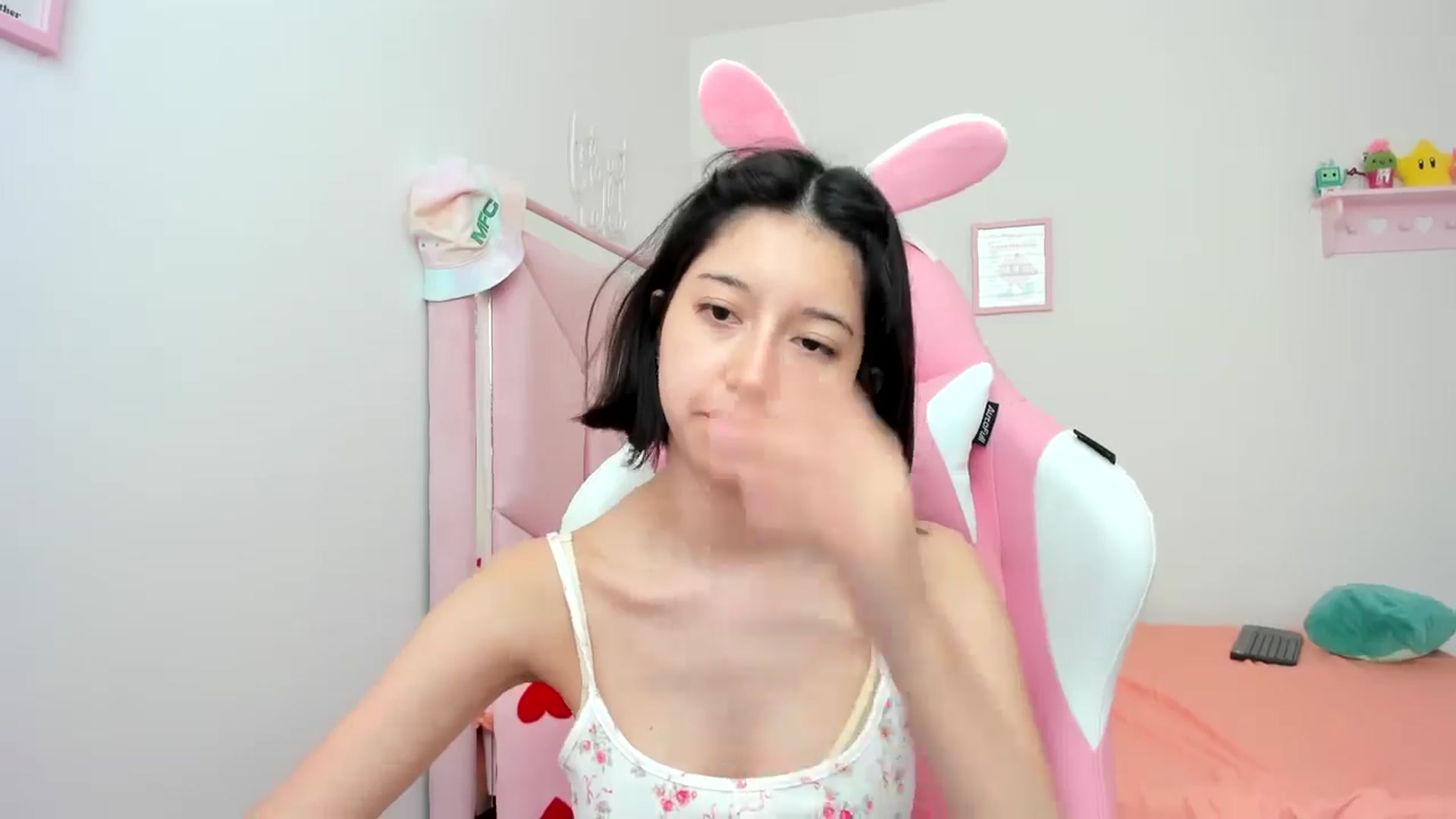 Gallery image thumbnail from Cherrycute666's myfreecams stream on, 07/14/2024, 17:13 image 4 of 20
