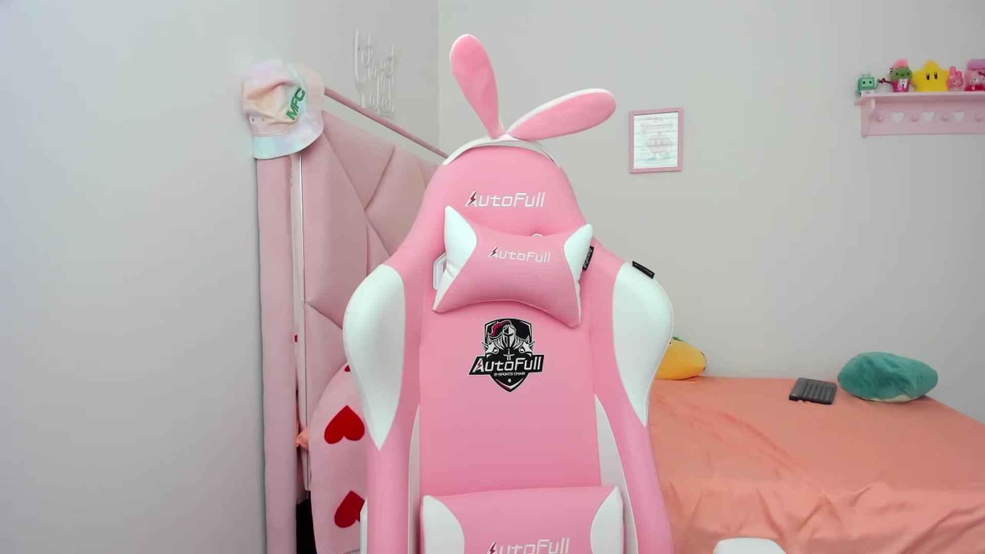 Gallery image thumbnail from Cherrycute666's myfreecams stream on, 07/14/2024, 17:13 image 15 of 20