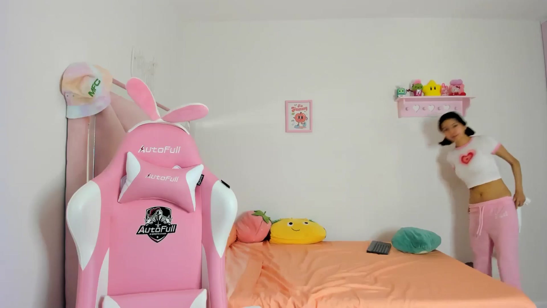 Gallery image thumbnail from Cherrycute666's myfreecams stream on, 07/15/2024, 06:21 image 9 of 20